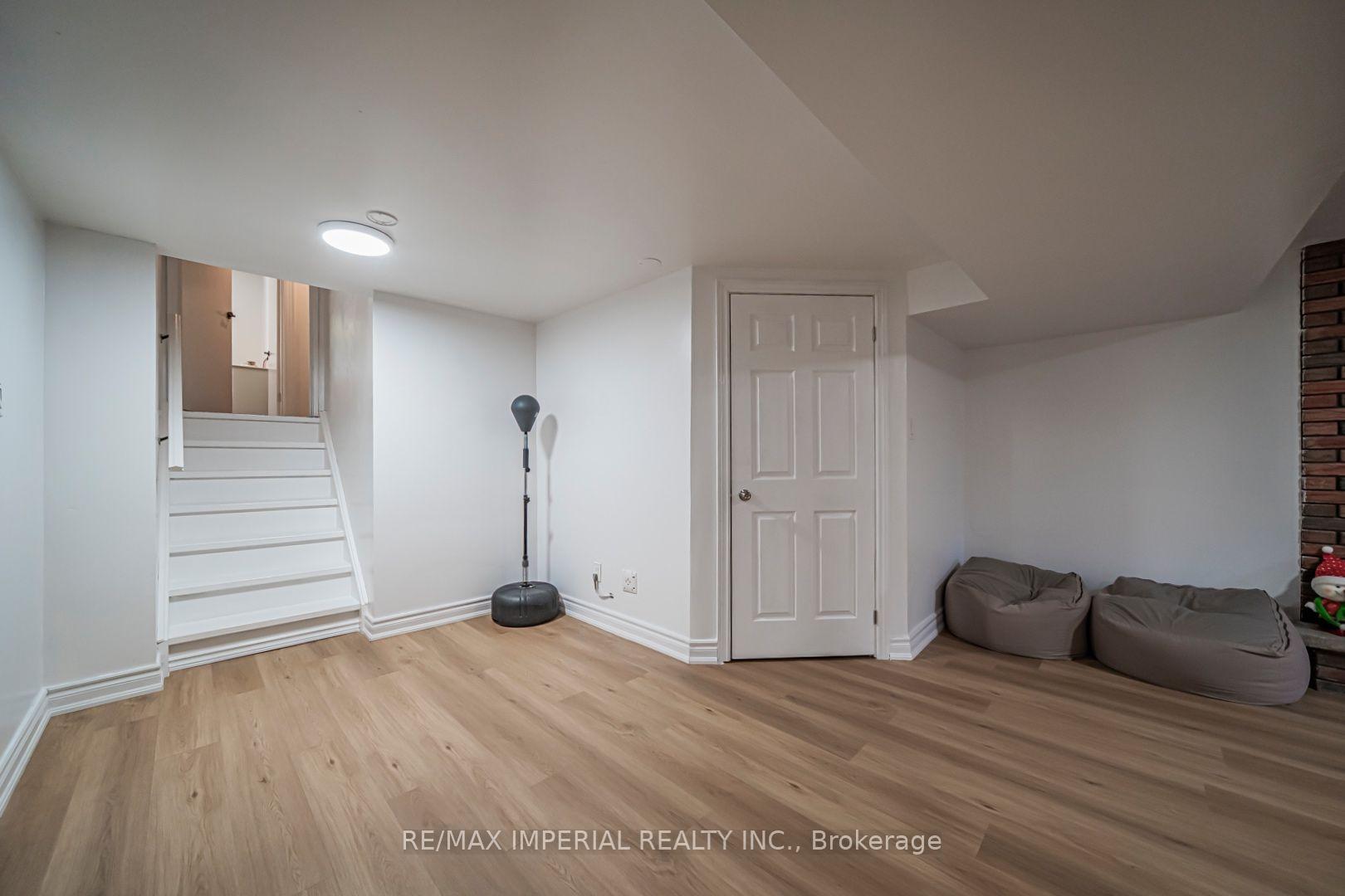 Photo 39 of 4 Quincy Crescent, North York, Henry Farm — HOMEH