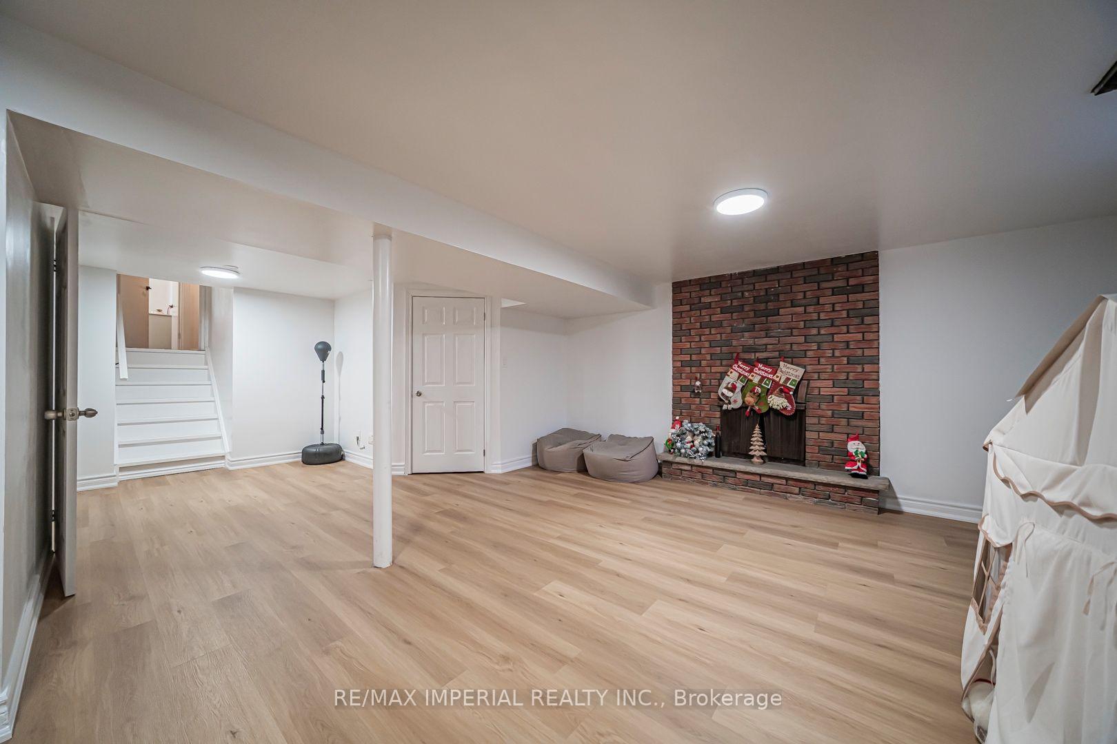 Photo 40 of 4 Quincy Crescent, North York, Henry Farm — HOMEH