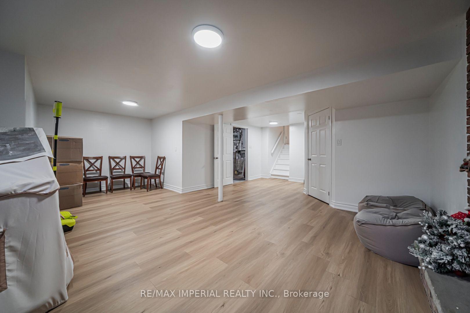 Photo 41 of 4 Quincy Crescent, North York, Henry Farm — HOMEH