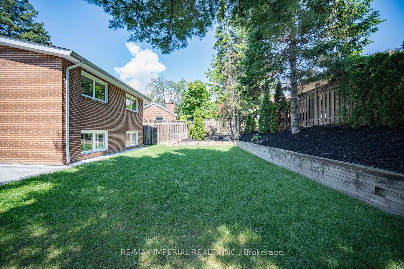 Photo 47 of 4 Quincy Crescent, North York, Henry Farm — HOMEH