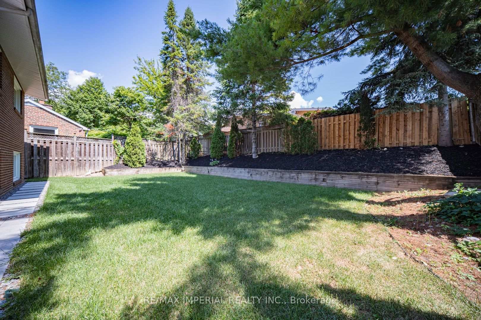 Photo 48 of 4 Quincy Crescent, North York, Henry Farm — HOMEH