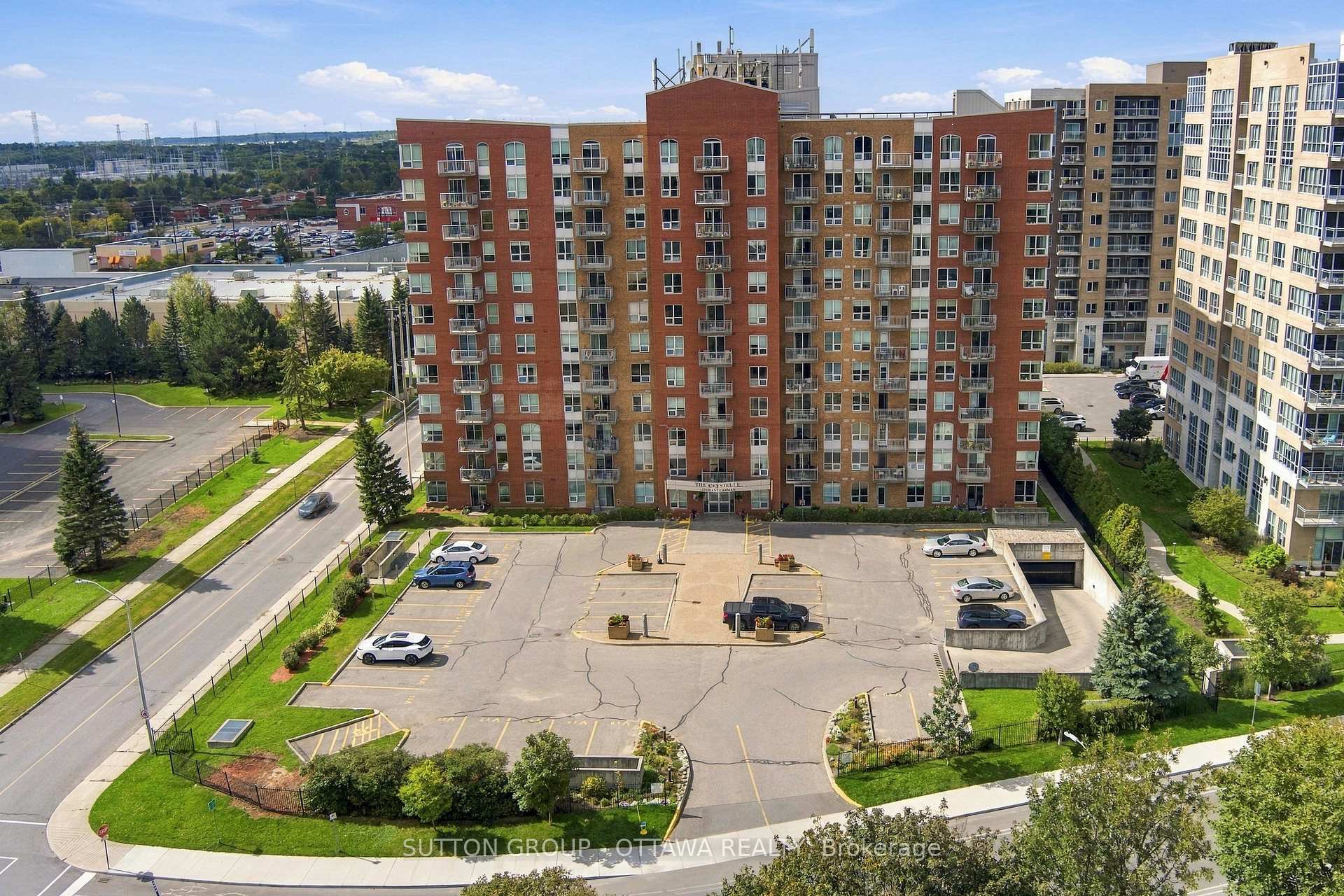 Photo 2 of Unit 802, 120 Grant Carman Drive, Ottawa, Borden Farm/Stewart Farm/Carleton Heights/Parkwood Hills — HOMEH