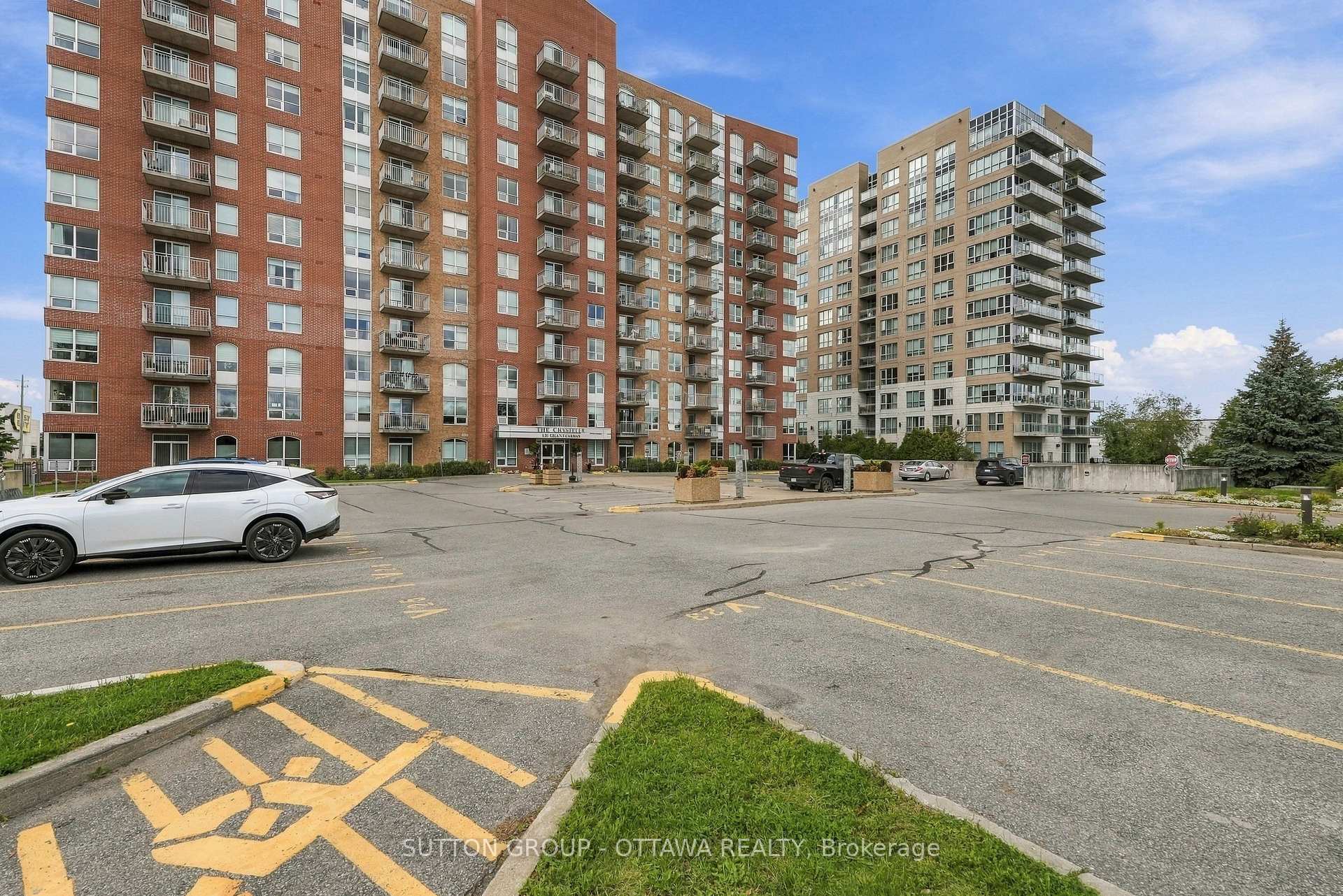 Photo 4 of Unit 802, 120 Grant Carman Drive, Ottawa, Borden Farm/Stewart Farm/Carleton Heights/Parkwood Hills — HOMEH