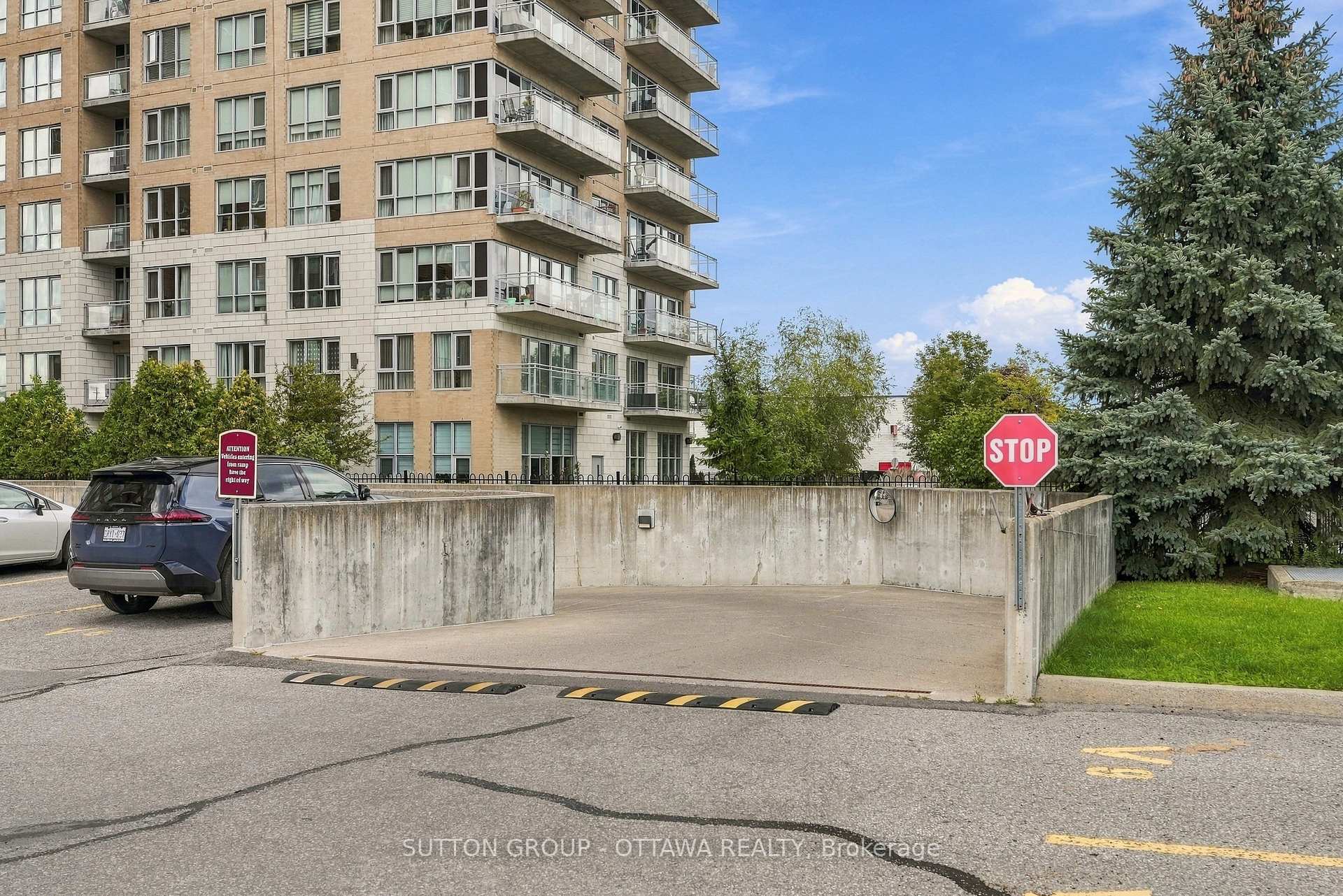 Photo 5 of Unit 802, 120 Grant Carman Drive, Ottawa, Borden Farm/Stewart Farm/Carleton Heights/Parkwood Hills — HOMEH