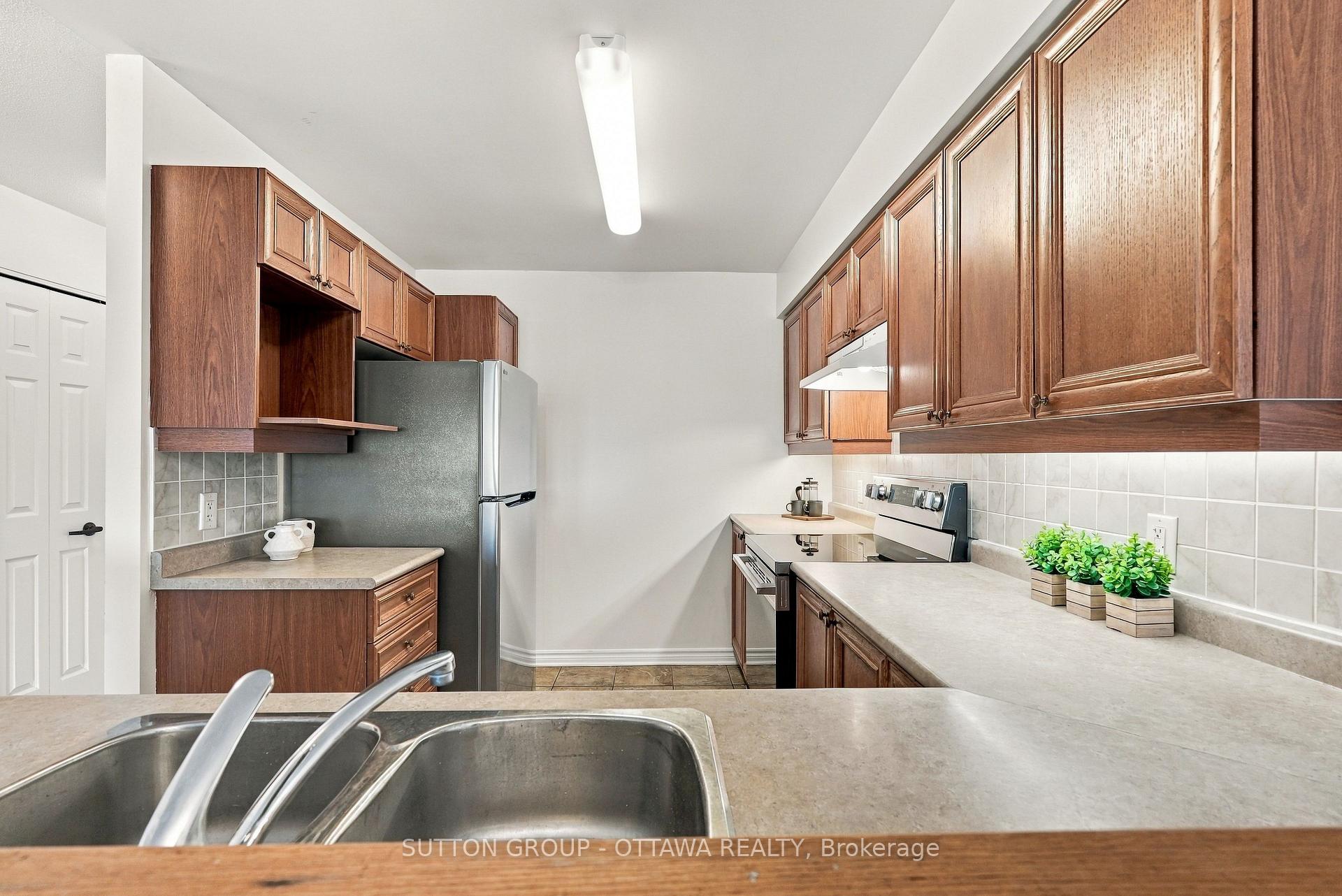 Photo 16 of Unit 802, 120 Grant Carman Drive, Ottawa, Borden Farm/Stewart Farm/Carleton Heights/Parkwood Hills — HOMEH