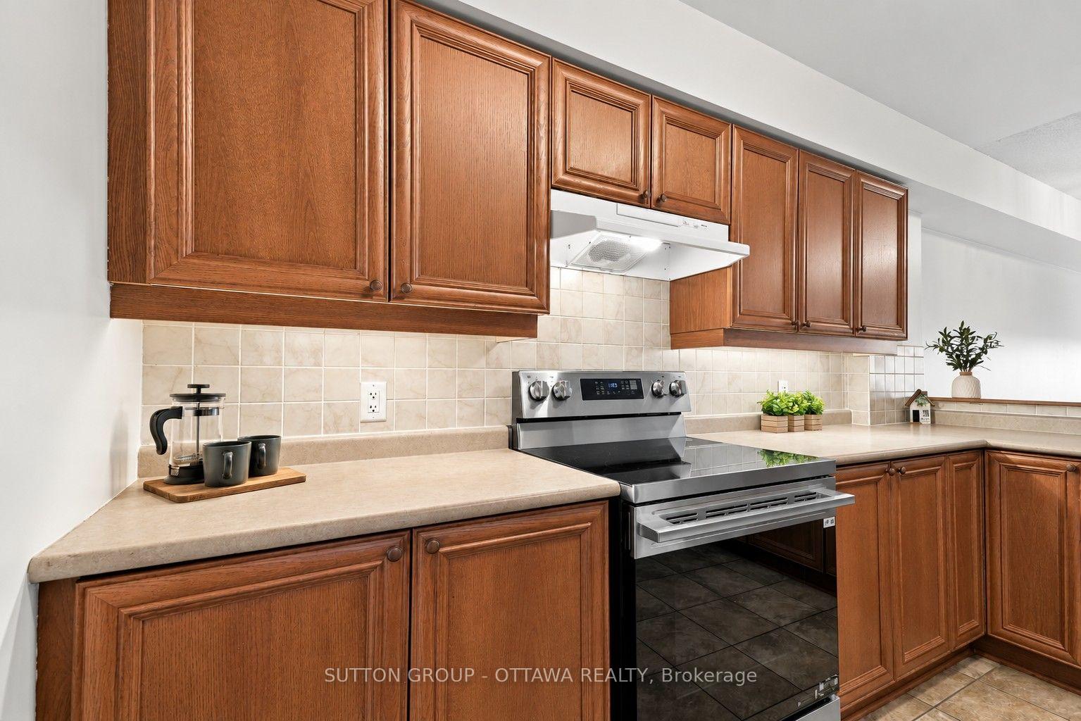 Photo 18 of Unit 802, 120 Grant Carman Drive, Ottawa, Borden Farm/Stewart Farm/Carleton Heights/Parkwood Hills — HOMEH