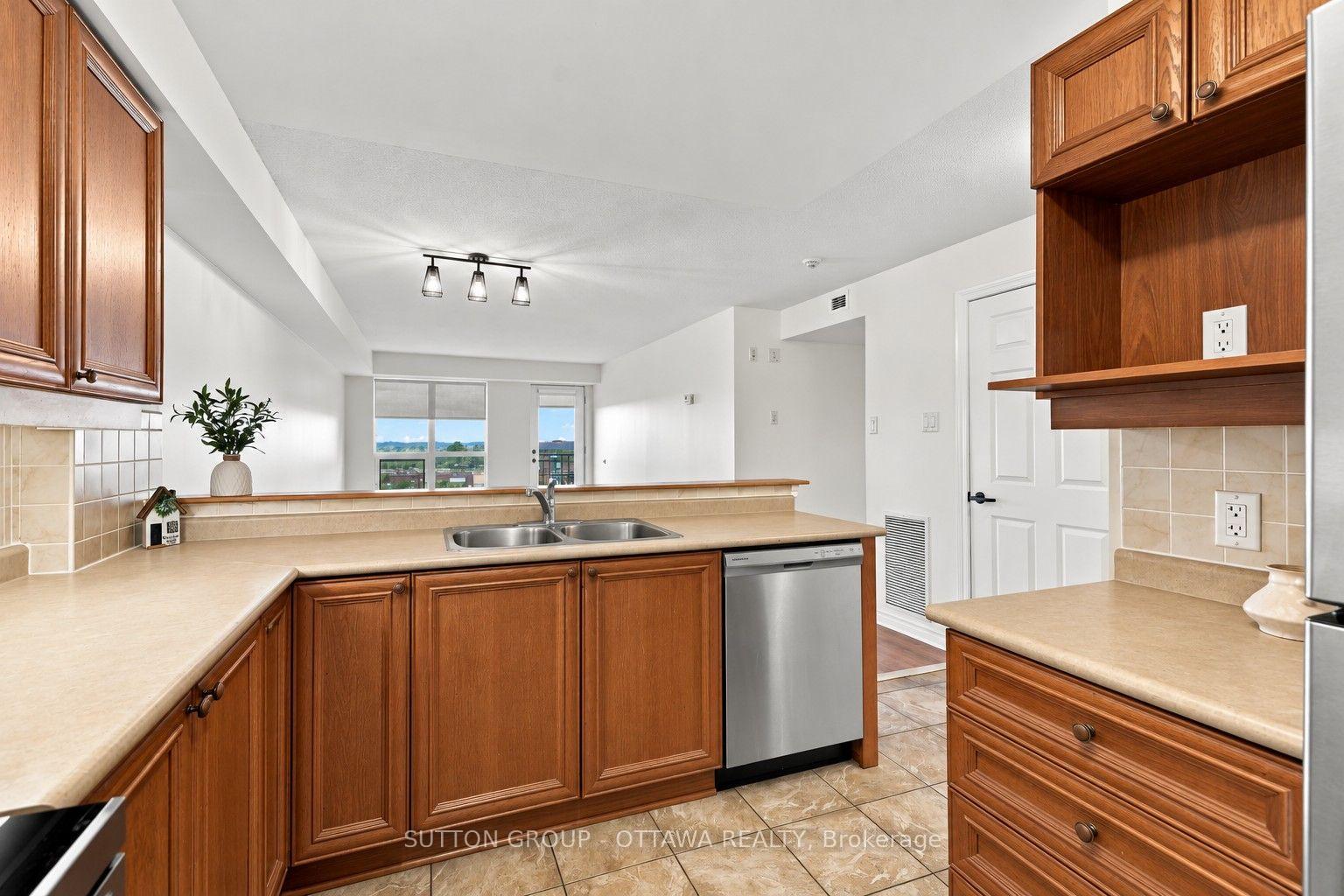 Photo 19 of Unit 802, 120 Grant Carman Drive, Ottawa, Borden Farm/Stewart Farm/Carleton Heights/Parkwood Hills — HOMEH