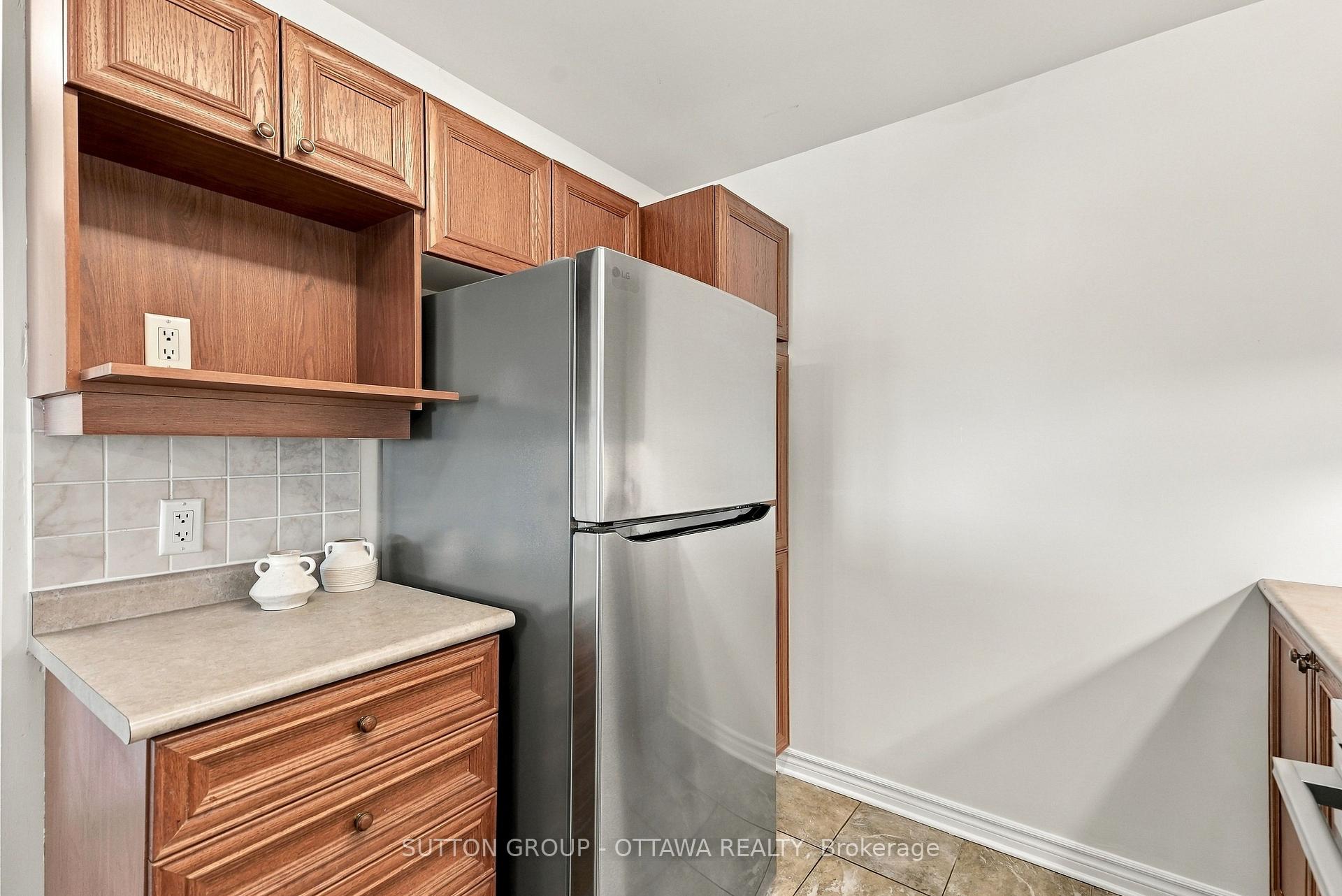 Photo 20 of Unit 802, 120 Grant Carman Drive, Ottawa, Borden Farm/Stewart Farm/Carleton Heights/Parkwood Hills — HOMEH