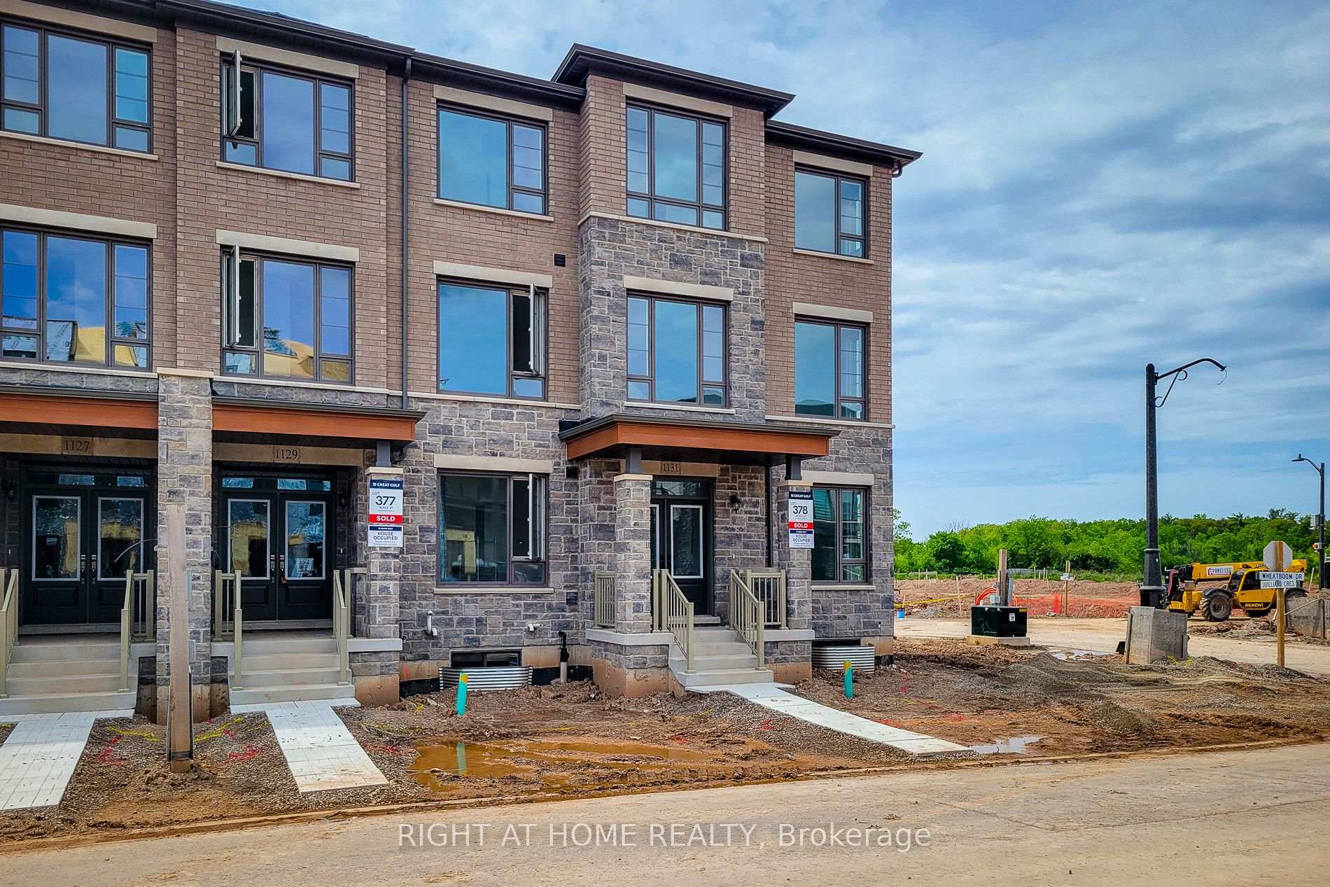 Photo 2 of 1131 Wheat Boom Drive, Oakville, Joshua Meadows — HOMEH