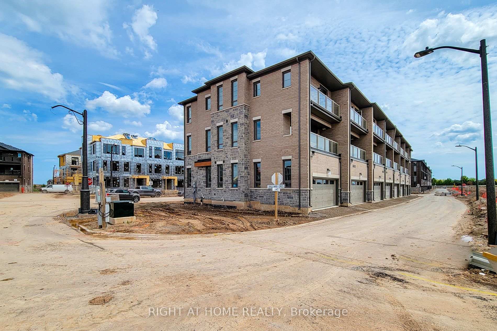 Photo 4 of 1131 Wheat Boom Drive, Oakville, Joshua Meadows — HOMEH