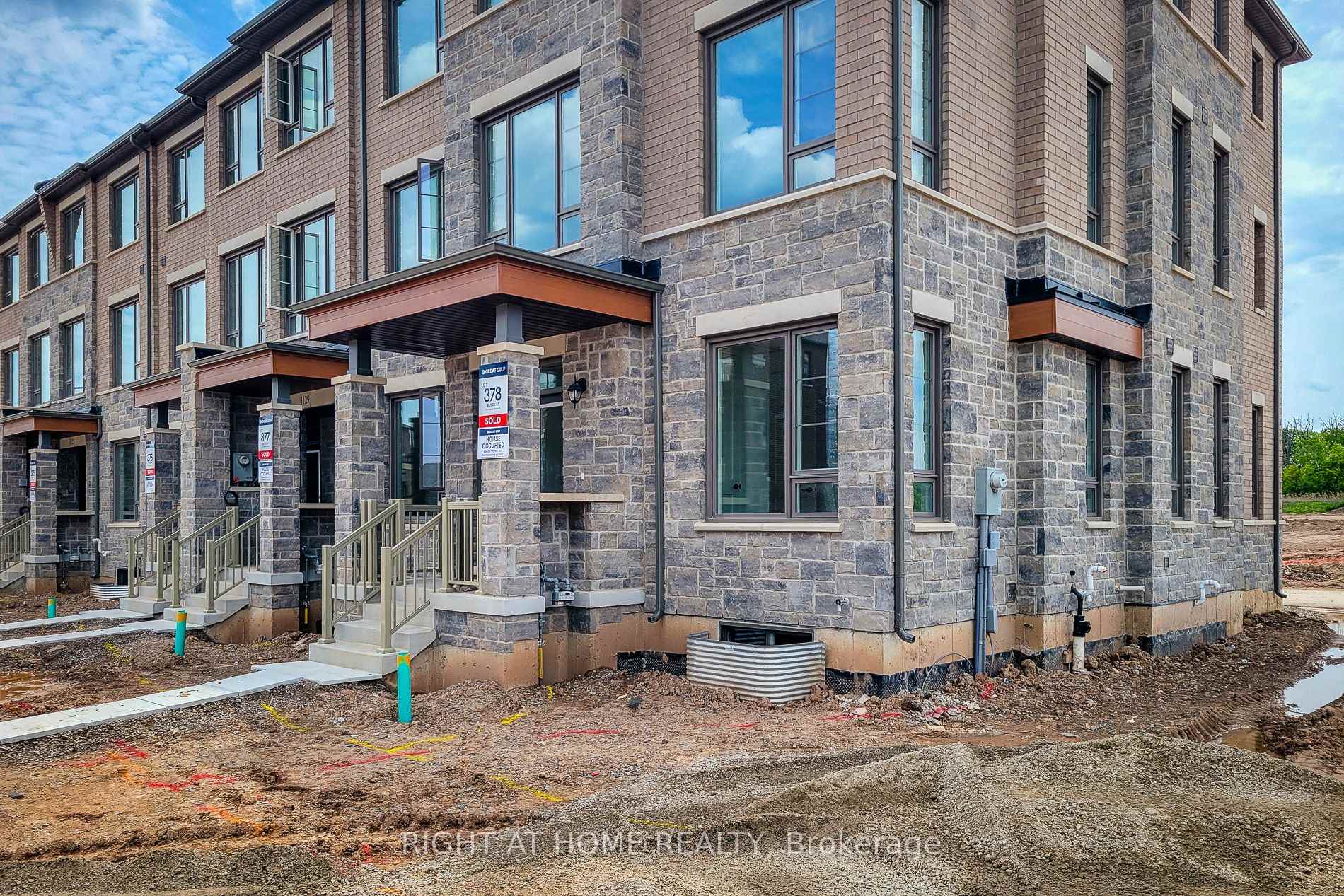 Photo 3 of 1131 Wheat Boom Drive, Oakville, Joshua Meadows — HOMEH