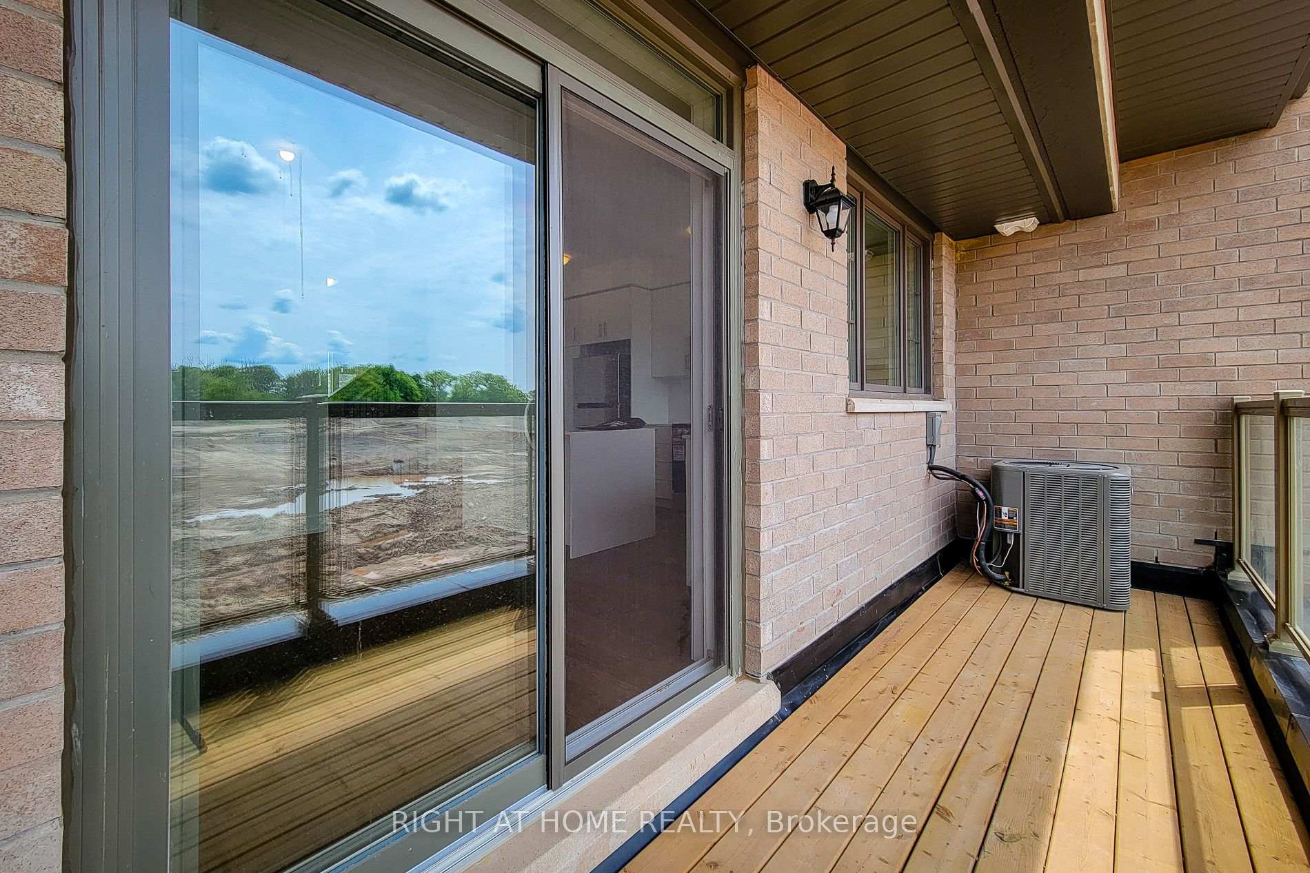 Photo 14 of 1131 Wheat Boom Drive, Oakville, Joshua Meadows — HOMEH