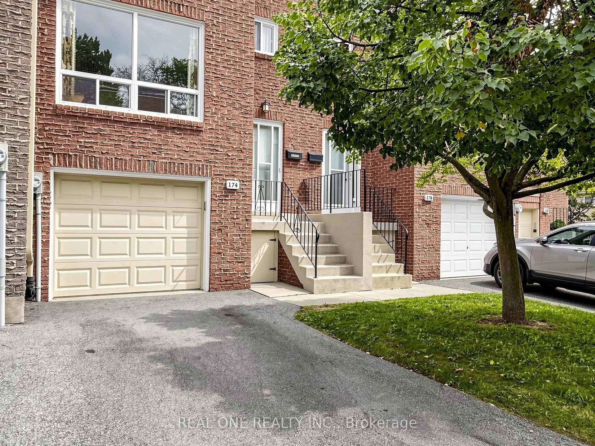Photo 3 of 174 Rusty Crestway, North York, Don Valley Village — HOMEH