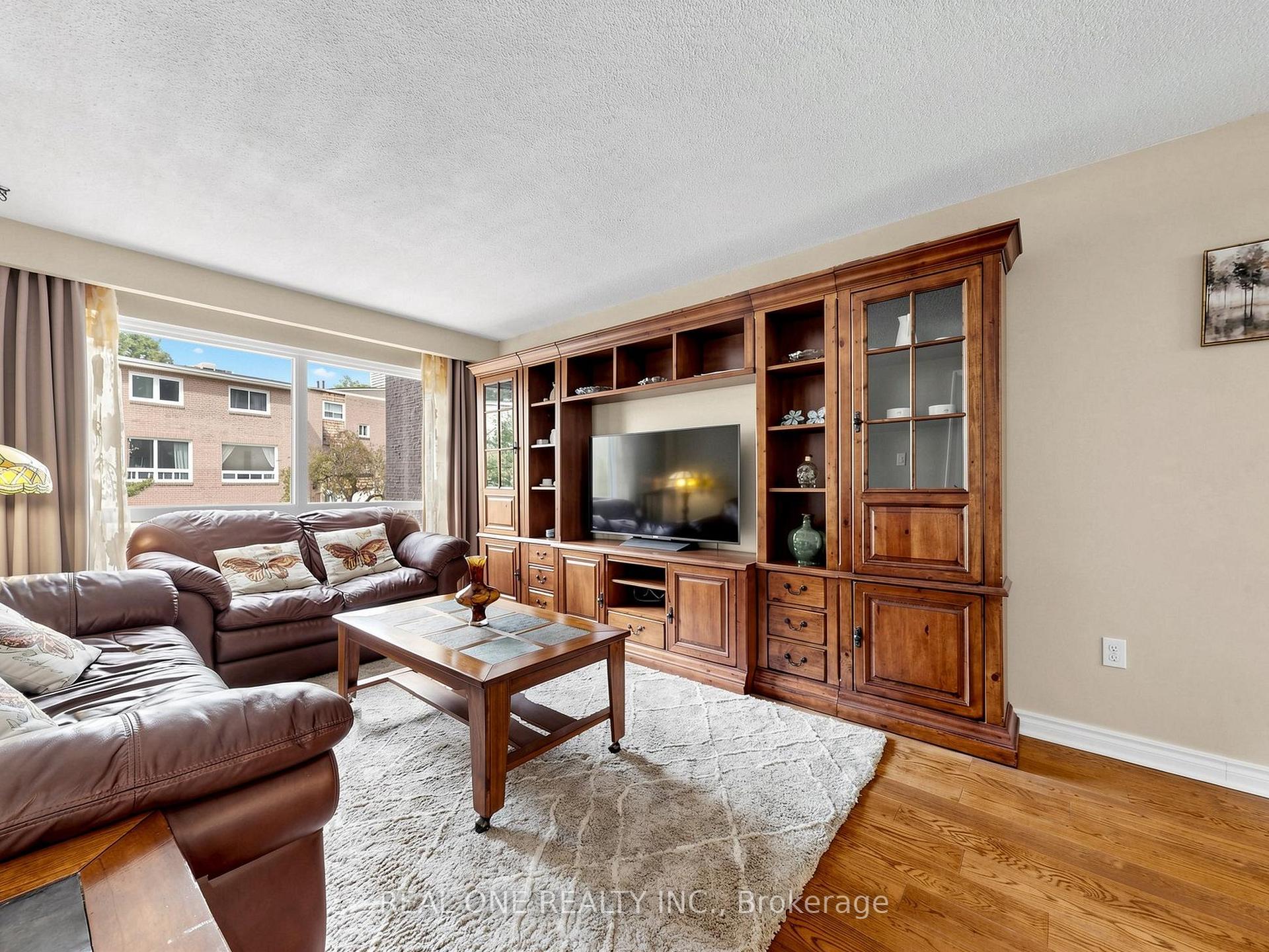 Photo 5 of 174 Rusty Crestway, North York, Don Valley Village — HOMEH