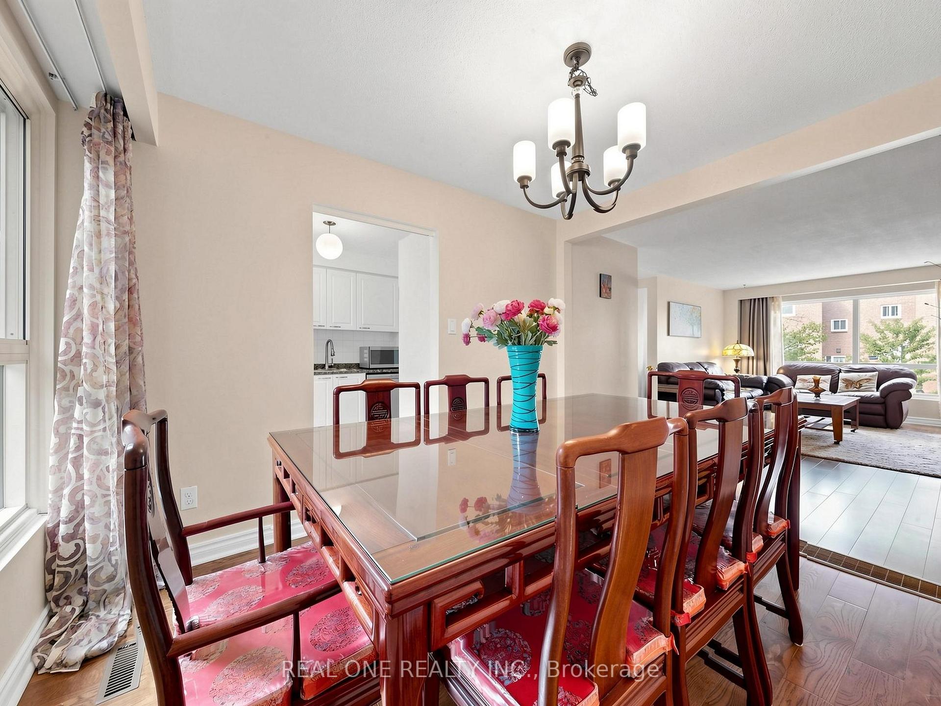 Photo 13 of 174 Rusty Crestway, North York, Don Valley Village — HOMEH