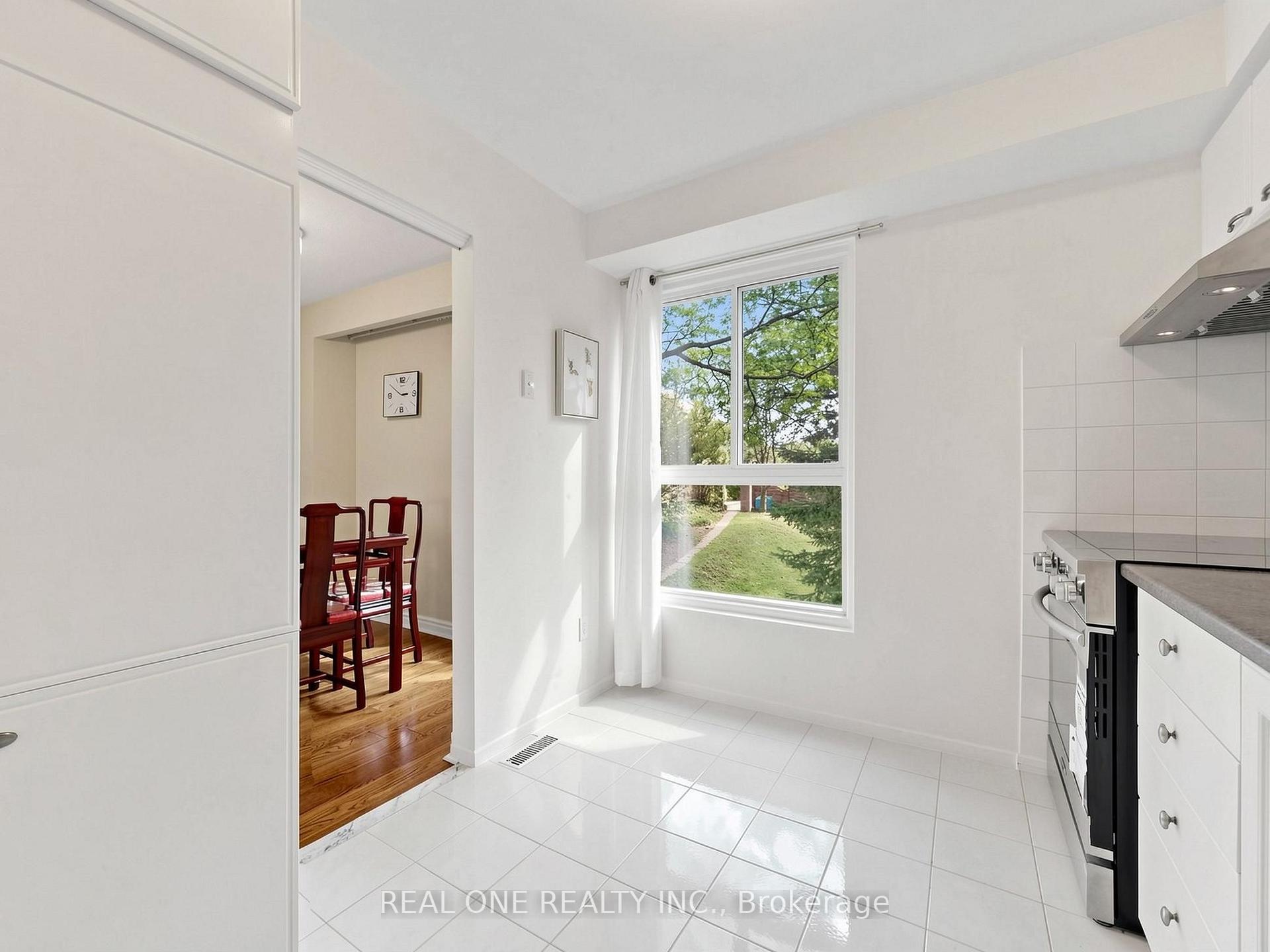 Photo 18 of 174 Rusty Crestway, North York, Don Valley Village — HOMEH