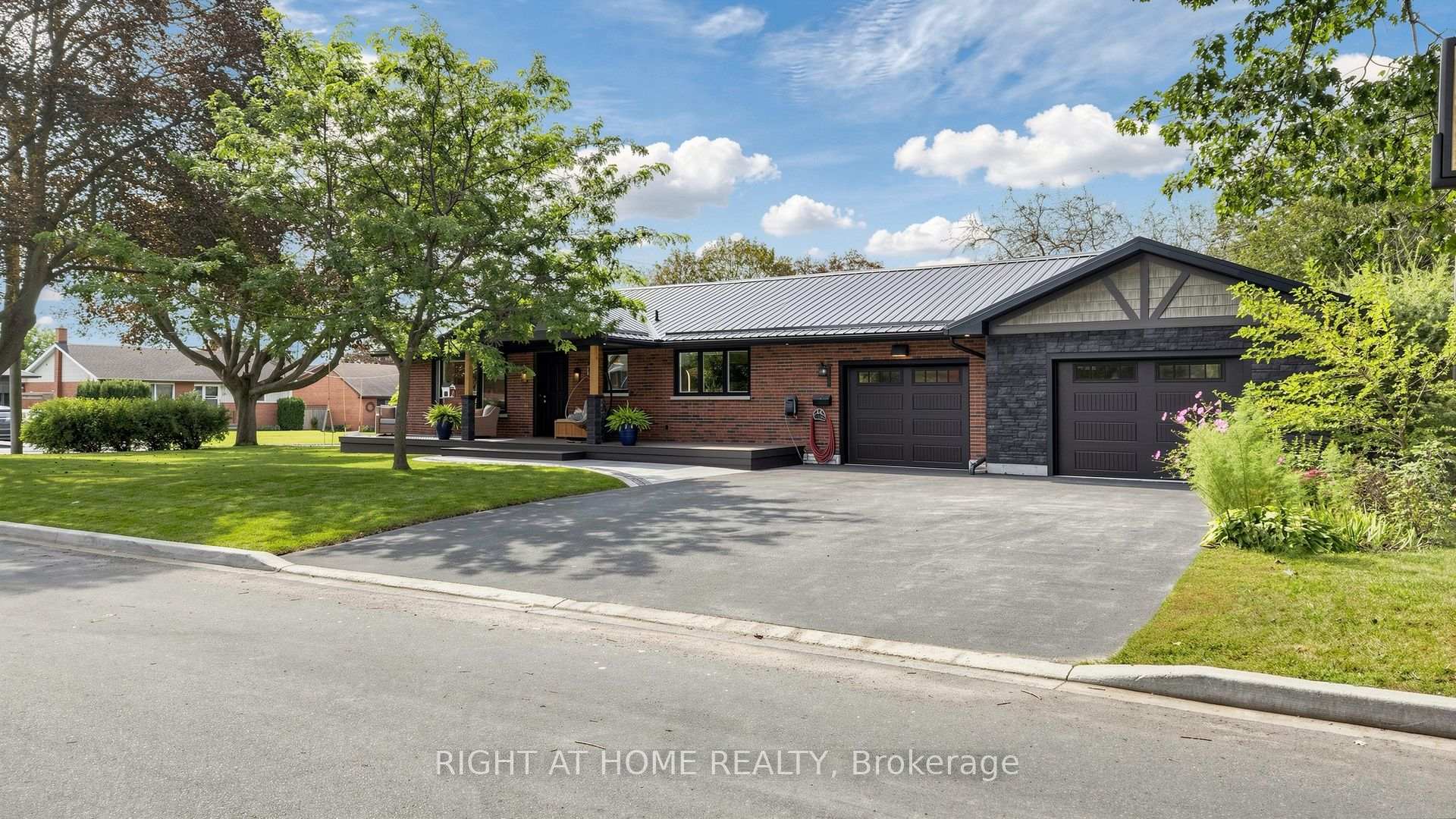 Photo 2 of 4 Flett Street, Clarington, Bowmanville — HOMEH