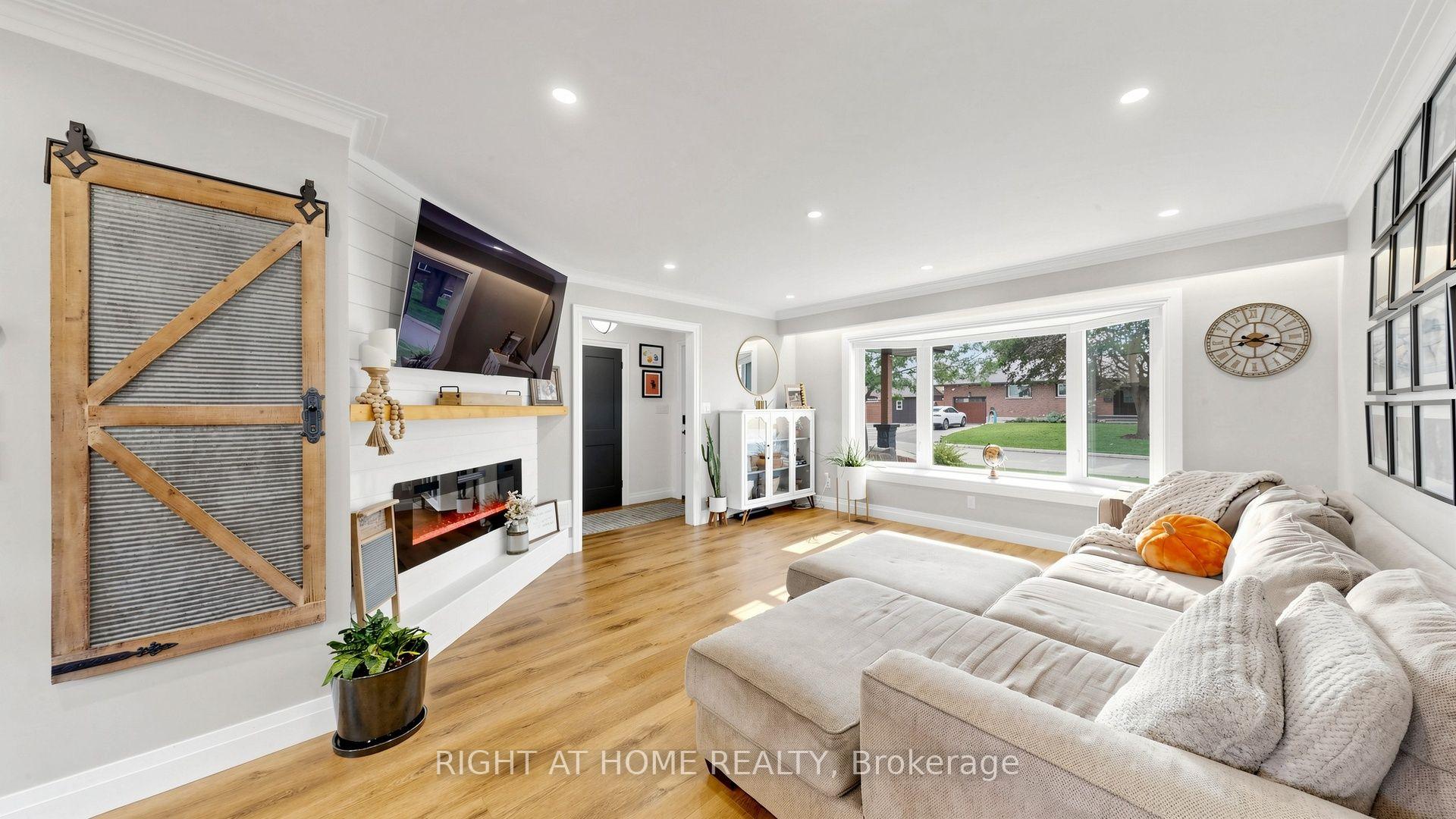 Photo 5 of 4 Flett Street, Clarington, Bowmanville — HOMEH