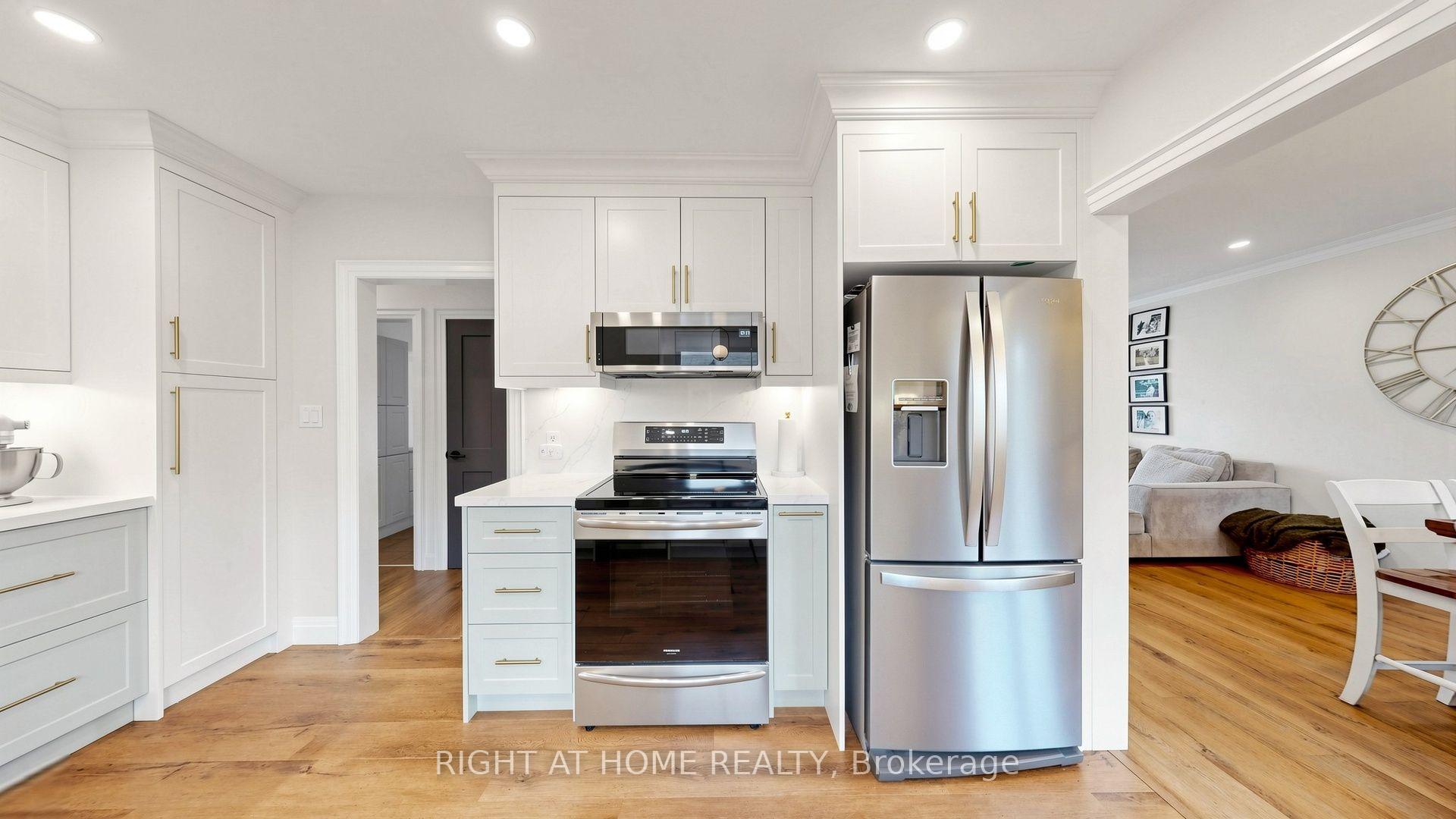 Photo 11 of 4 Flett Street, Clarington, Bowmanville — HOMEH