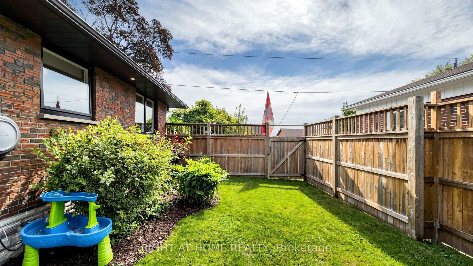 Photo 33 of 4 Flett Street, Clarington, Bowmanville — HOMEH