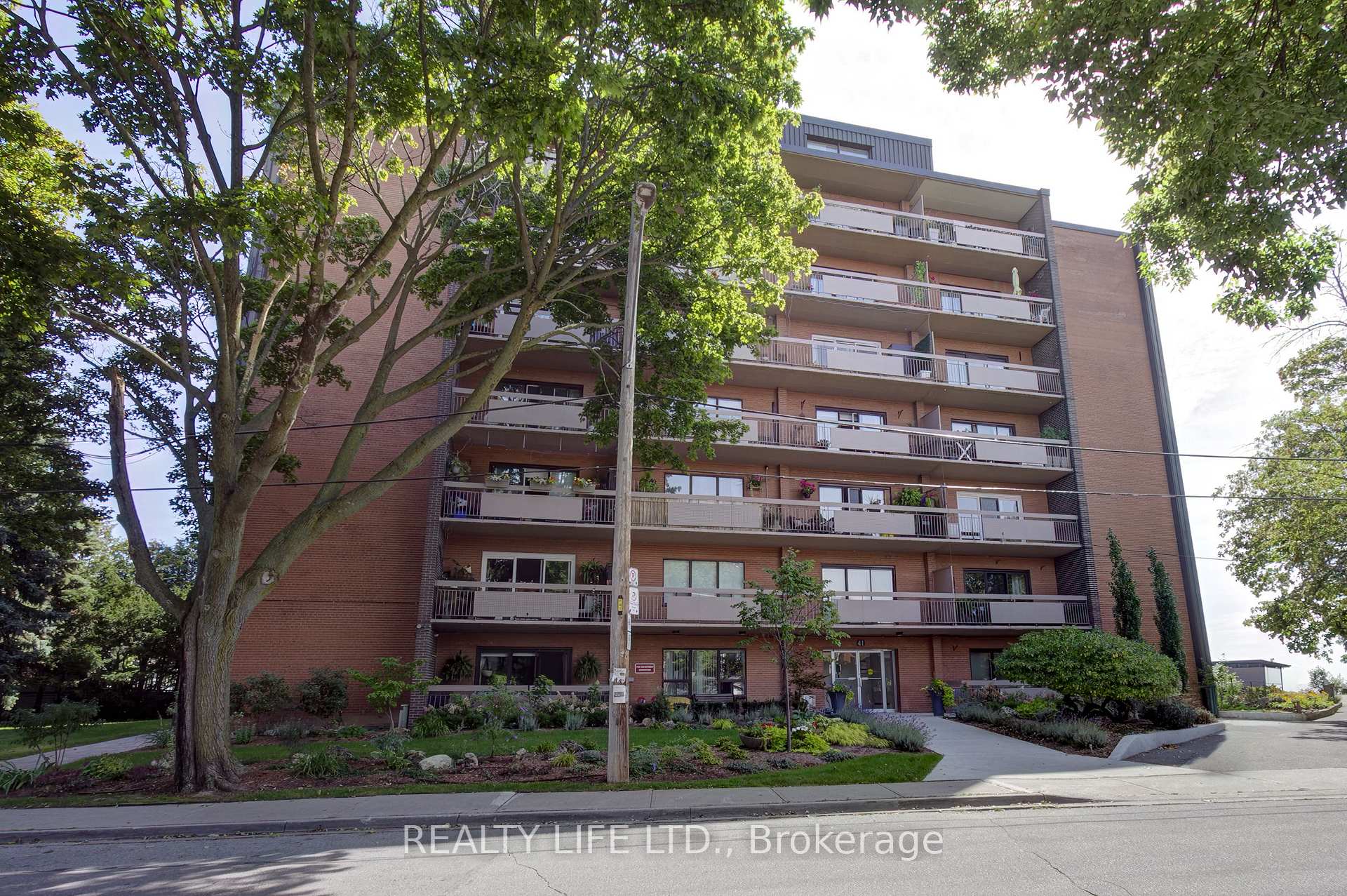 Photo of Unit 502, 41 Lake Shore Drive