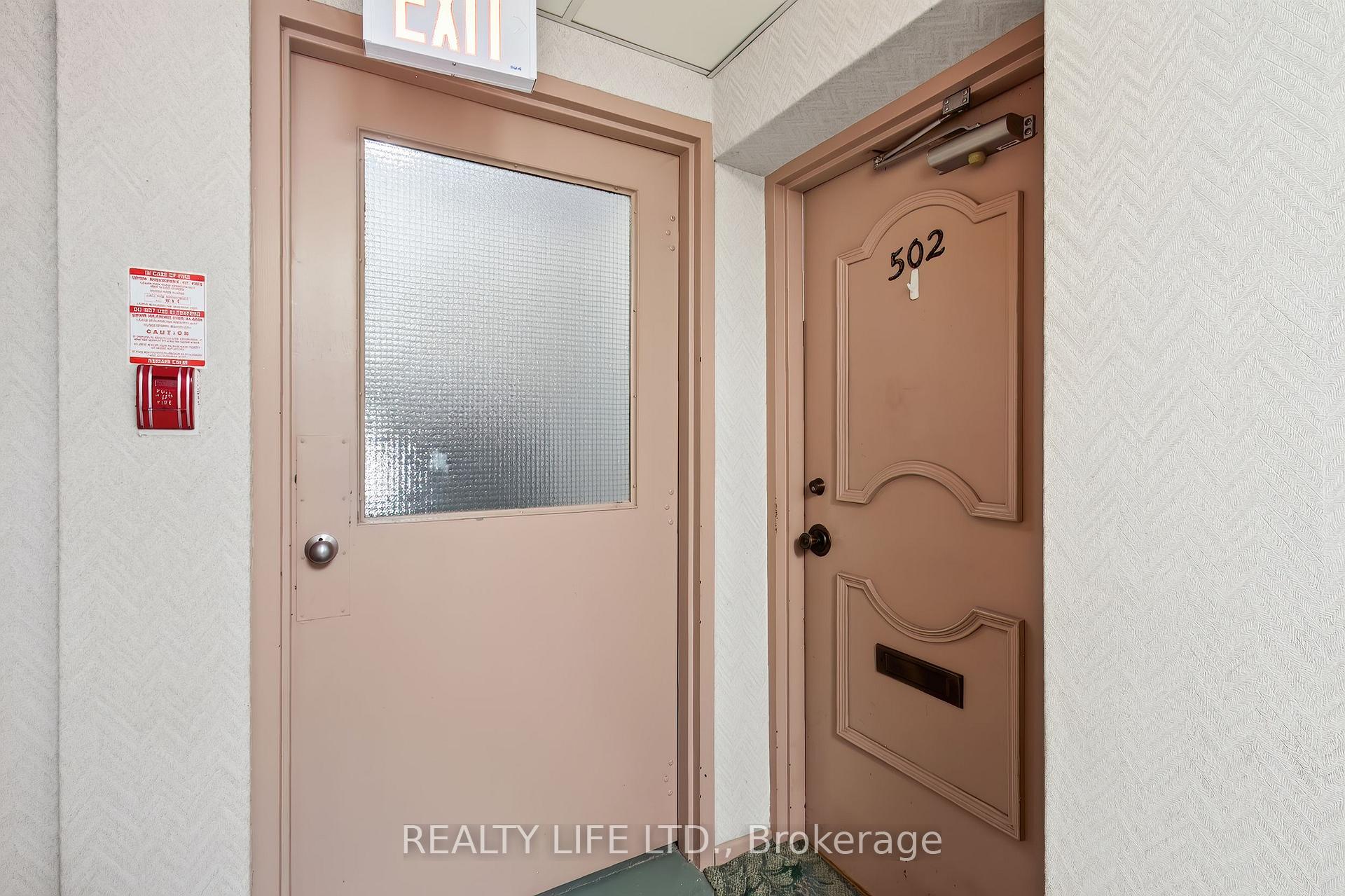 Photo 4 of Unit 502, 41 Lake Shore Drive, Etobicoke, New Toronto — HOMEH
