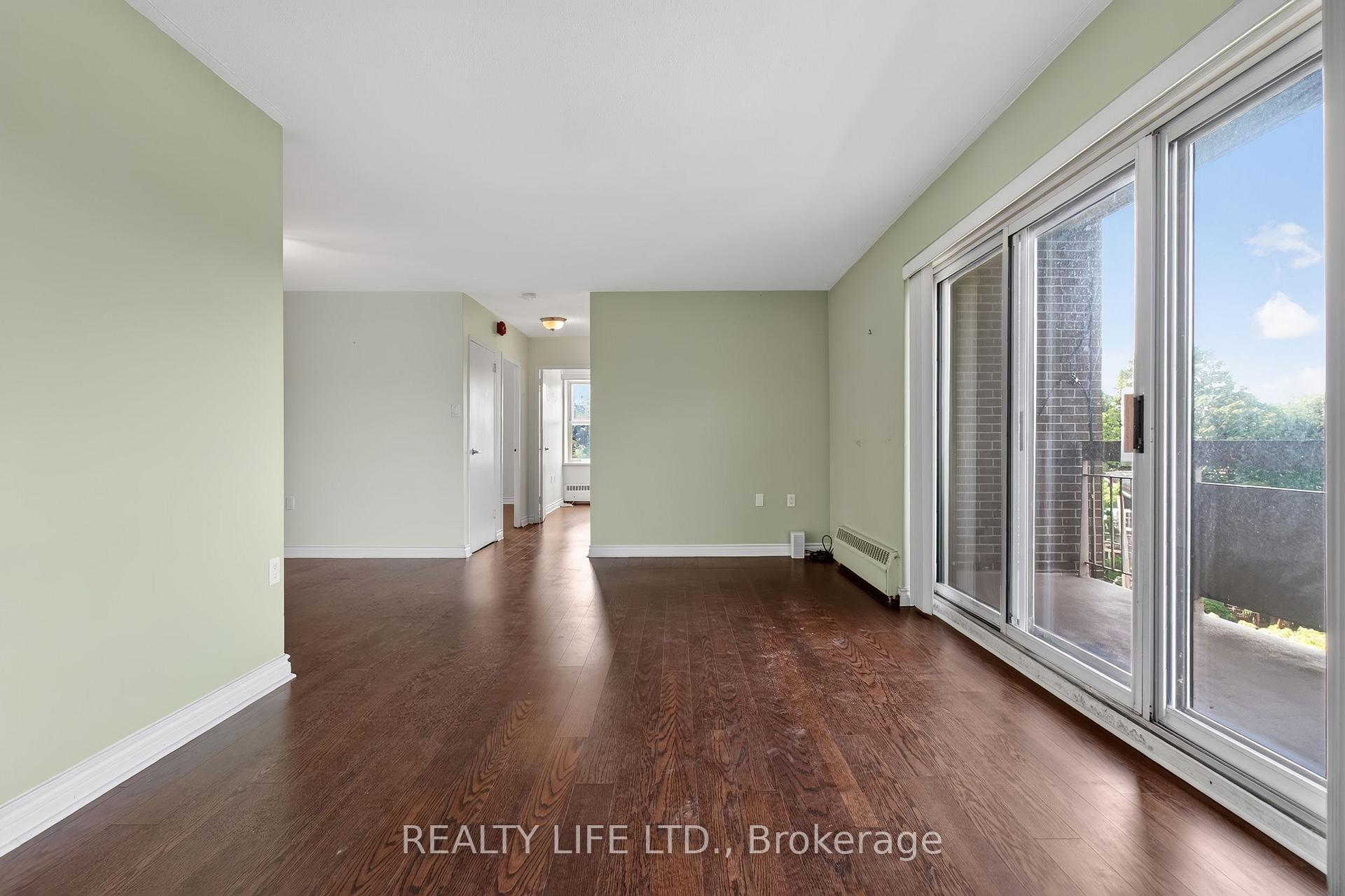 Photo 7 of Unit 502, 41 Lake Shore Drive, Etobicoke, New Toronto — HOMEH