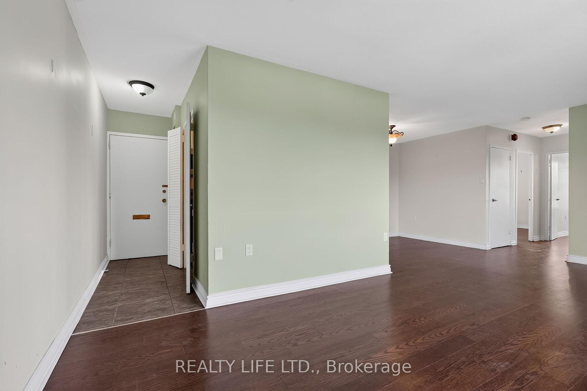 Photo 10 of Unit 502, 41 Lake Shore Drive, Etobicoke, New Toronto — HOMEH