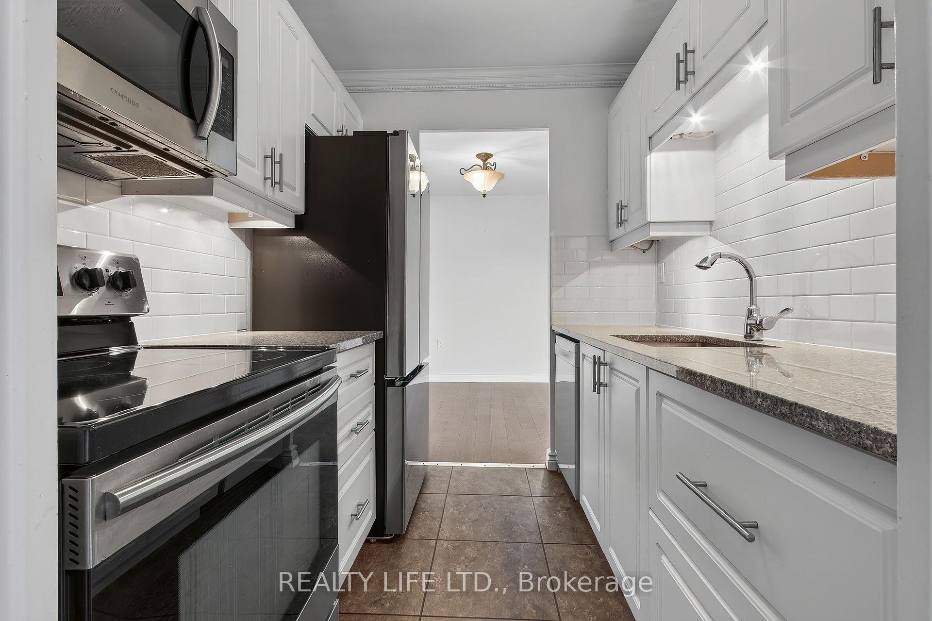 Photo 11 of Unit 502, 41 Lake Shore Drive, Etobicoke, New Toronto — HOMEH