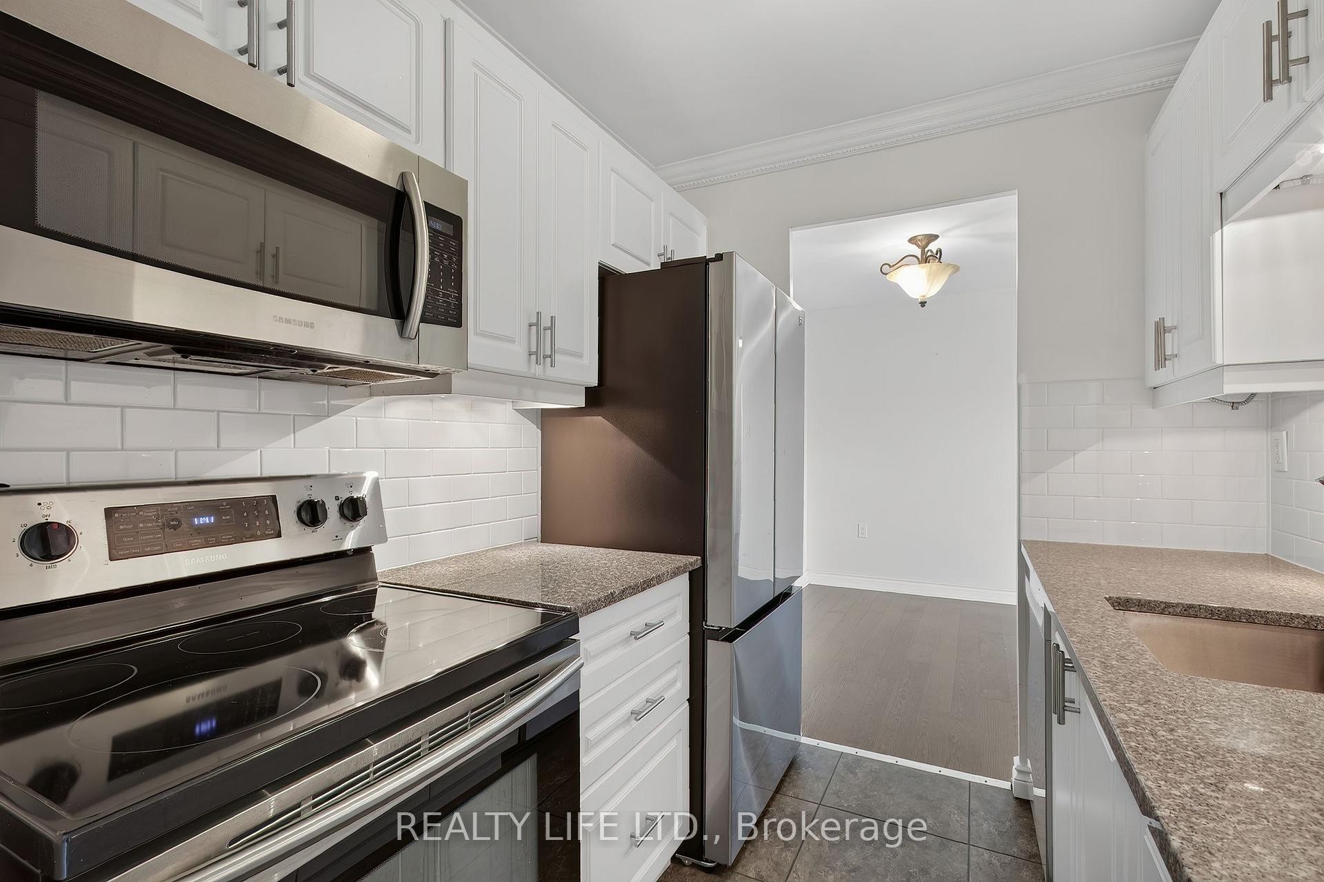 Photo 12 of Unit 502, 41 Lake Shore Drive, Etobicoke, New Toronto — HOMEH