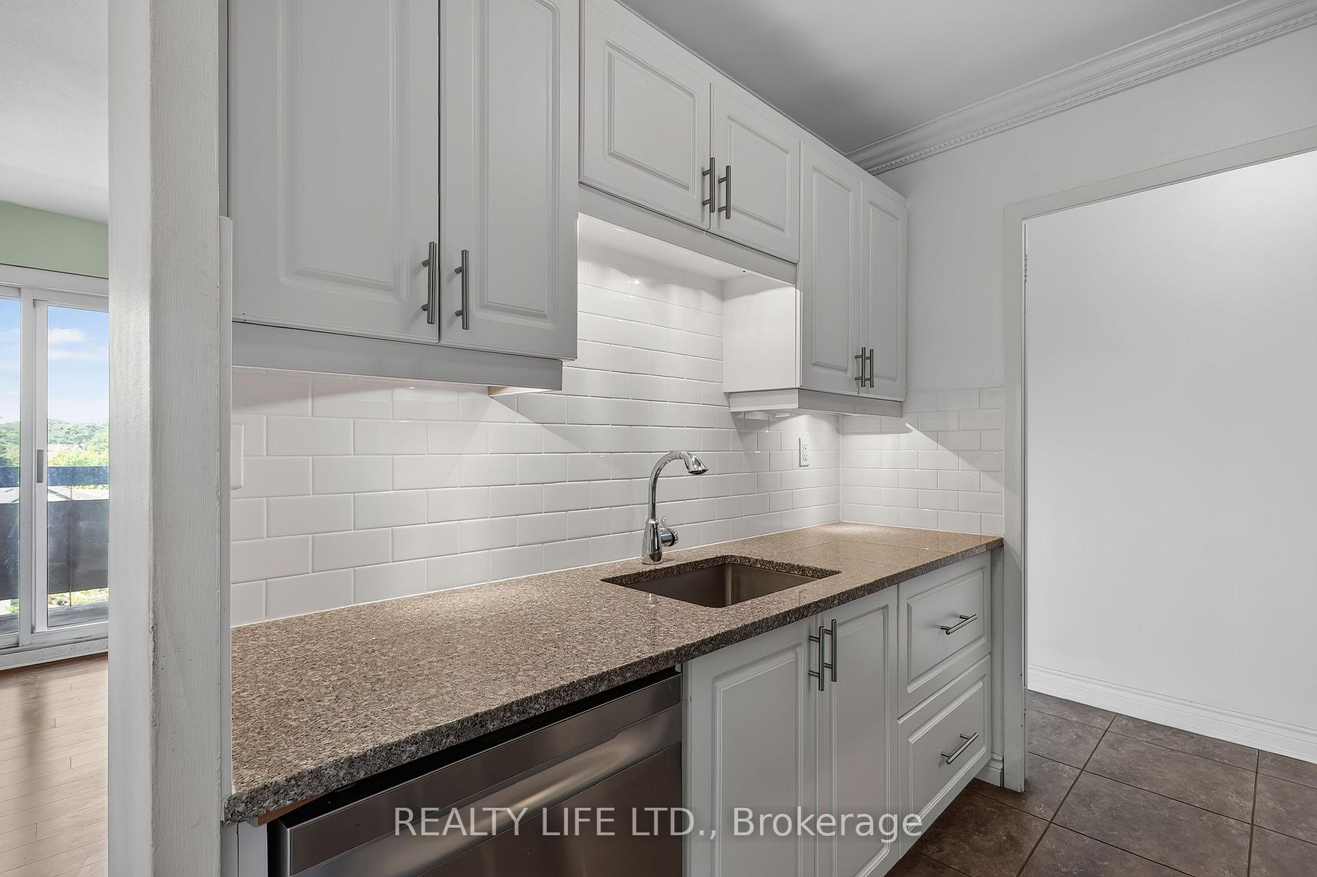 Photo 14 of Unit 502, 41 Lake Shore Drive, Etobicoke, New Toronto — HOMEH