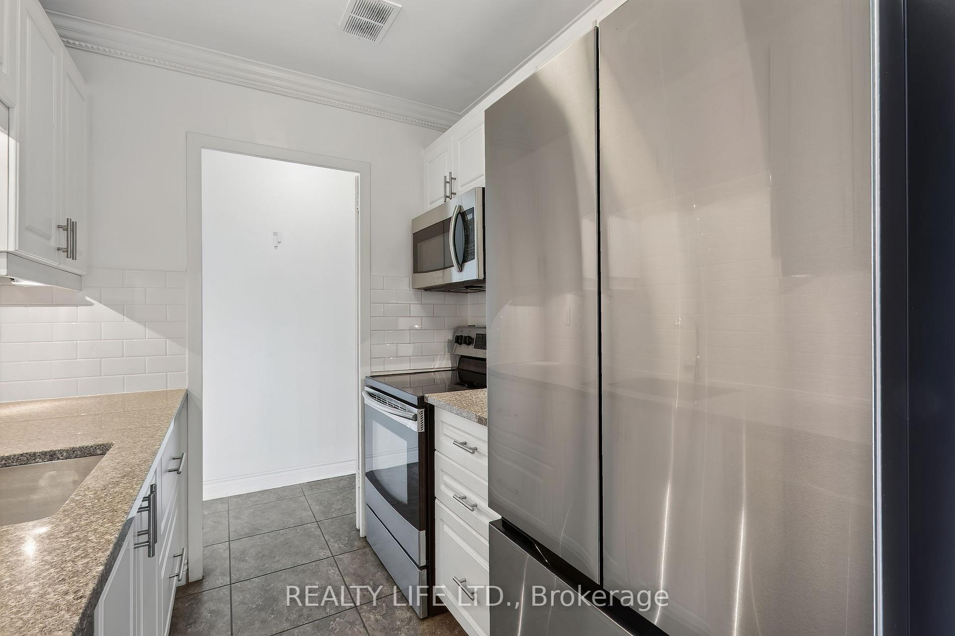 Photo 15 of Unit 502, 41 Lake Shore Drive, Etobicoke, New Toronto — HOMEH