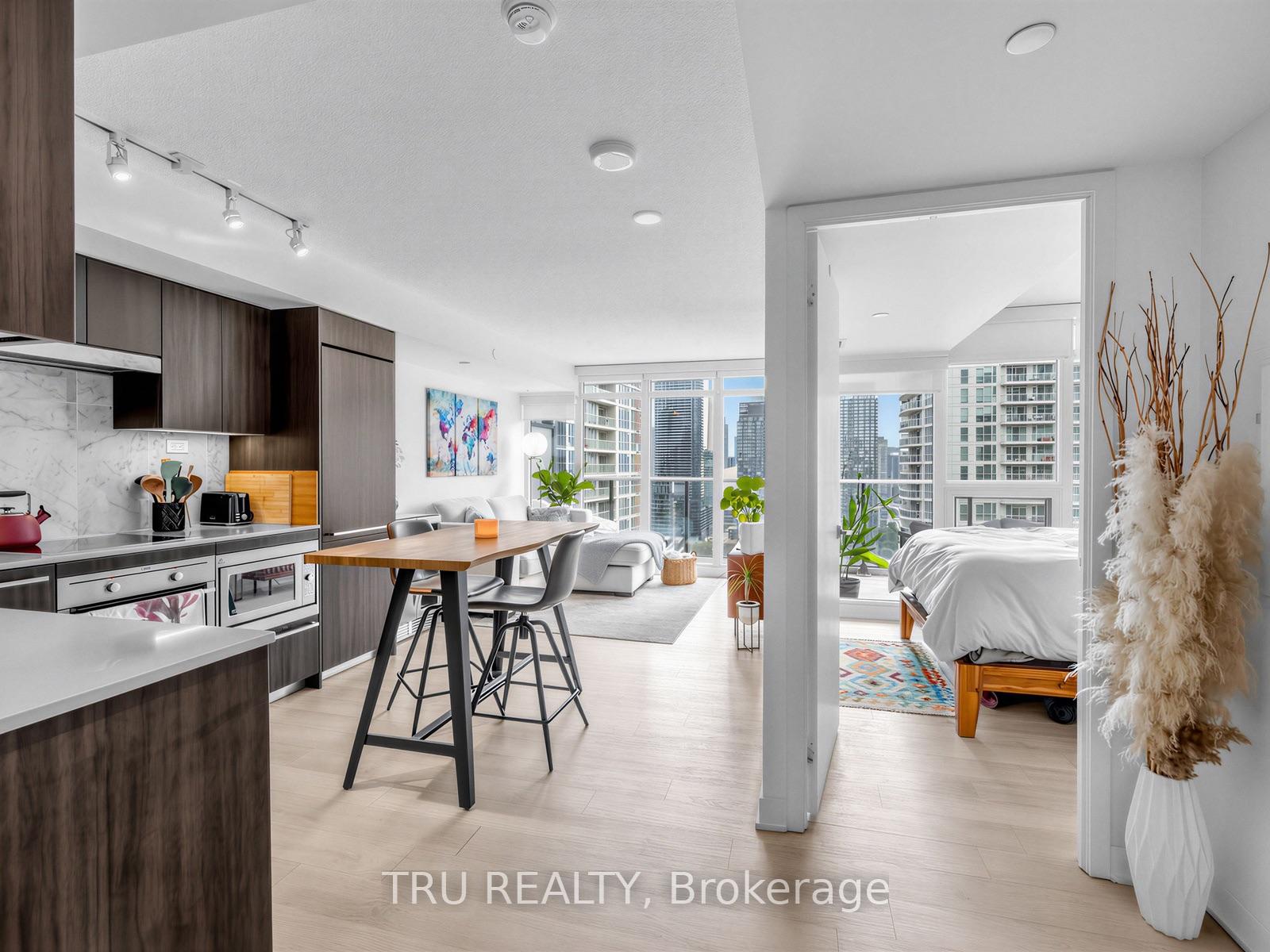 Photo 5 of Unit 3210, 70 Queens Wharf Road, Toronto, Waterfront Communities — HOMEH