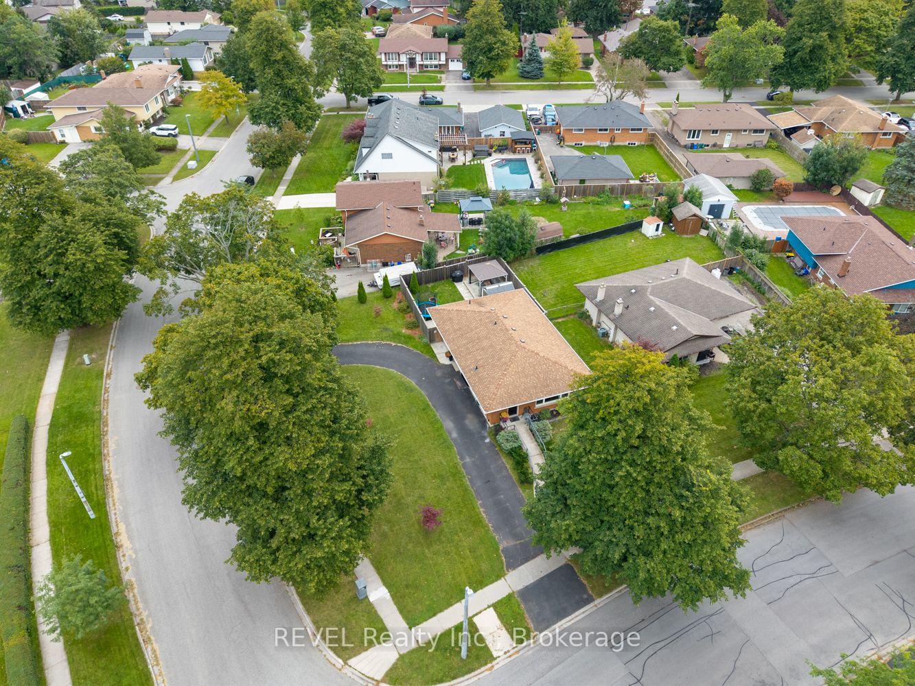 Photo 2 of 70 Champlain Avenue, Welland, N. Welland — HOMEH