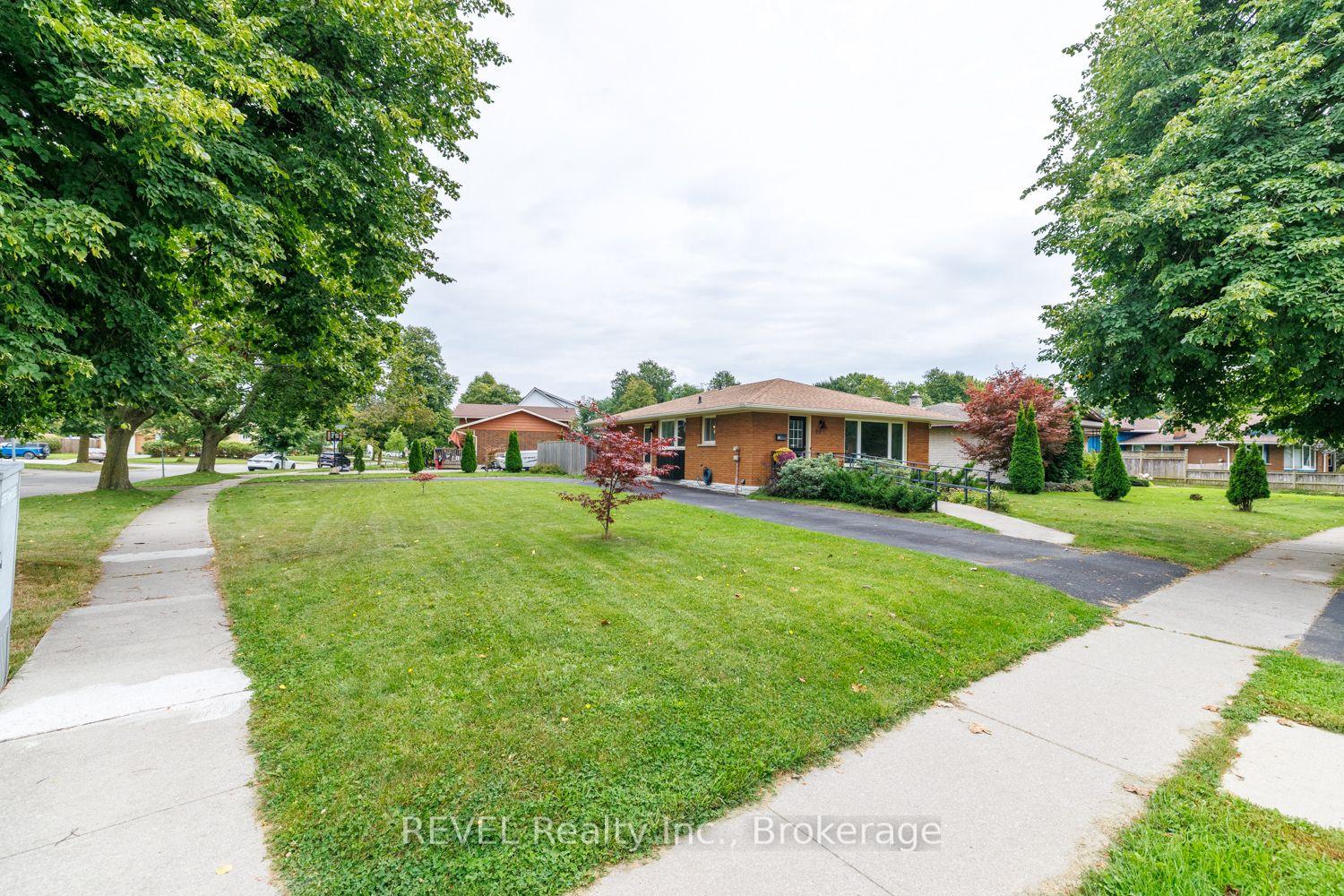 Photo 3 of 70 Champlain Avenue, Welland, N. Welland — HOMEH