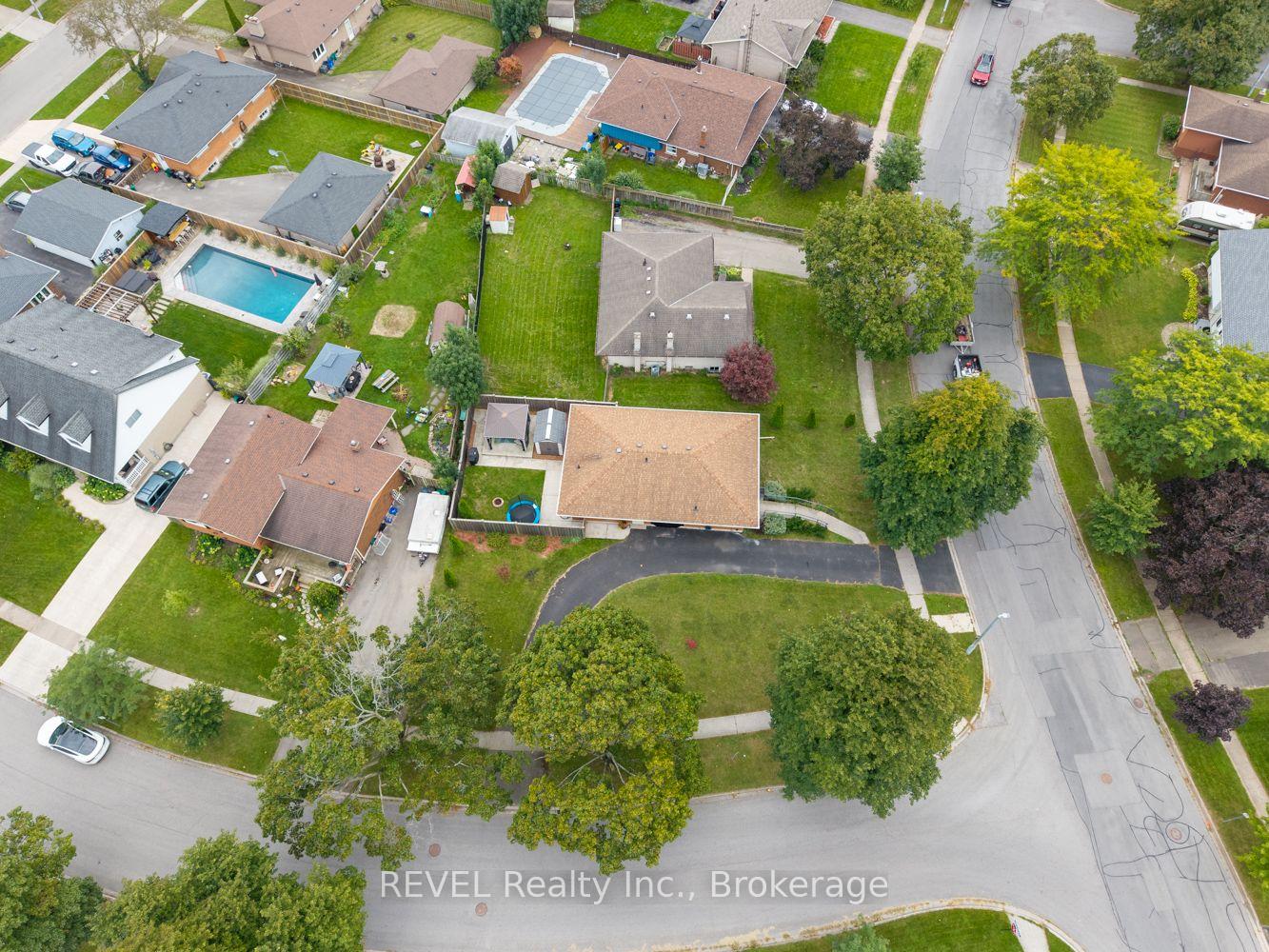 Photo 44 of 70 Champlain Avenue, Welland, N. Welland — HOMEH