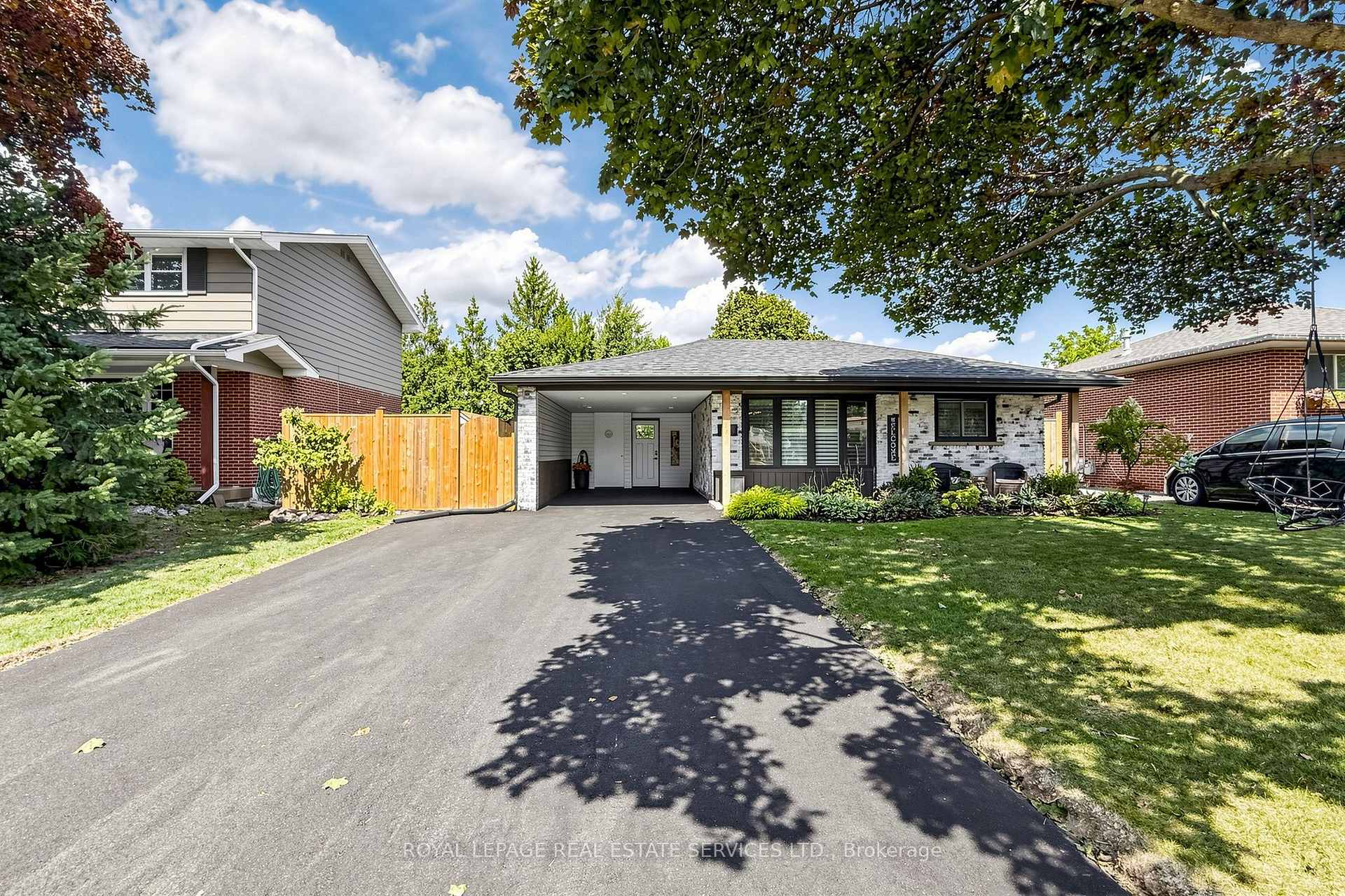 Photo 2 of 83 Delmar Drive, Hamilton, Buchanan — HOMEH