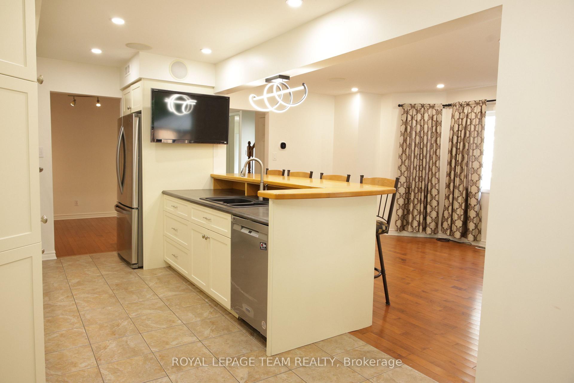 Photo 7 of 97 Springcreek Crescent, Ottawa, Fallowfield — HOMEH