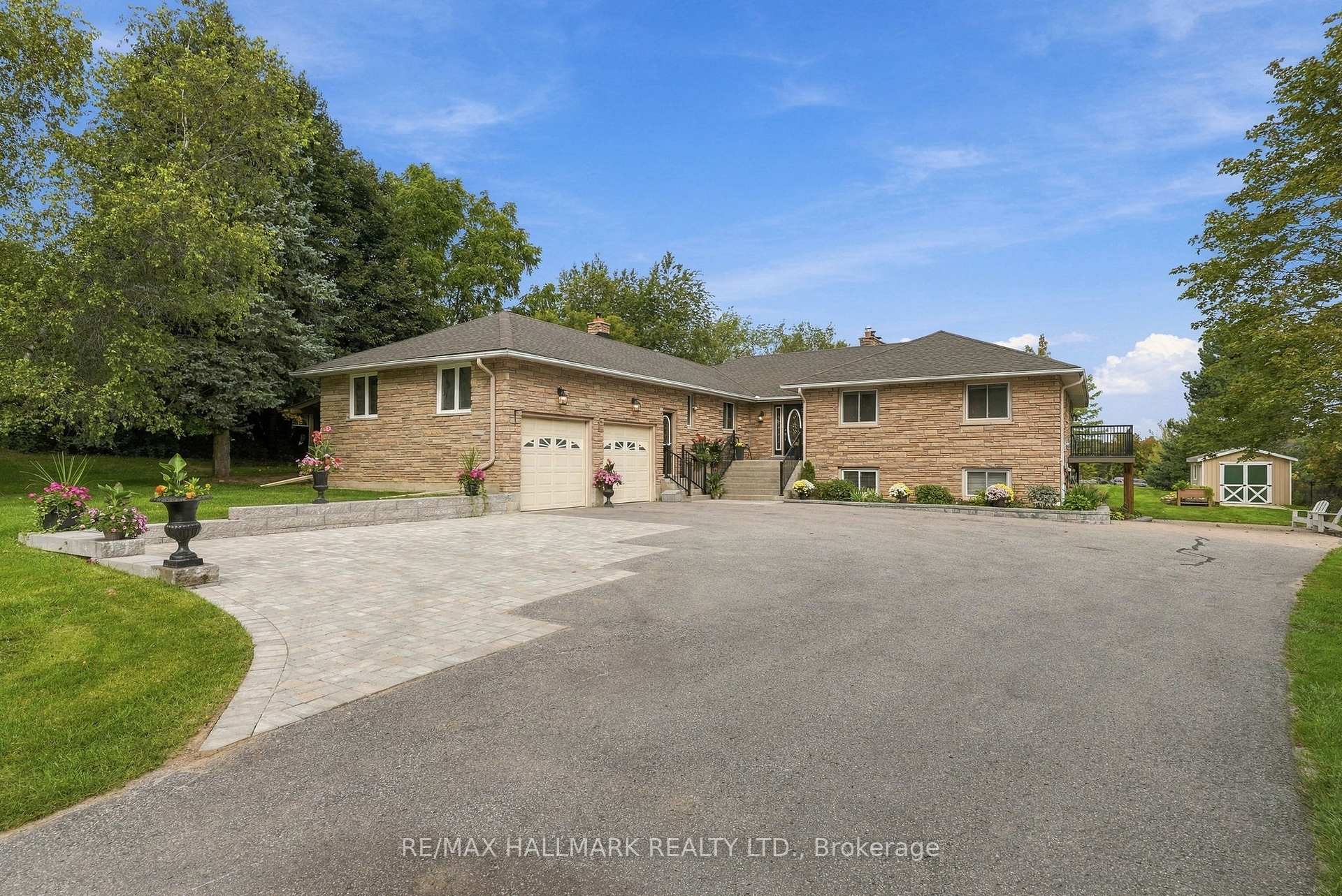 Photo 2 of 166 Hillcrest Drive, East Gwillimbury, Holland Landing — HOMEH