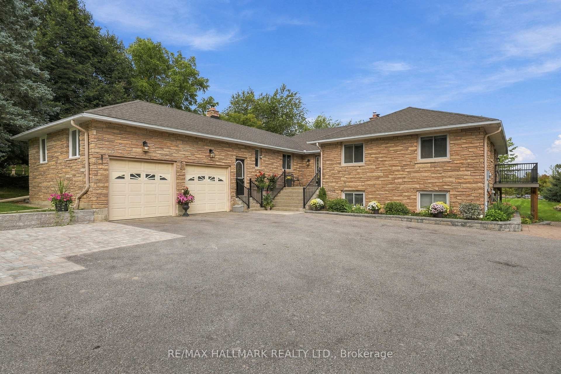 Photo 3 of 166 Hillcrest Drive, East Gwillimbury, Holland Landing — HOMEH