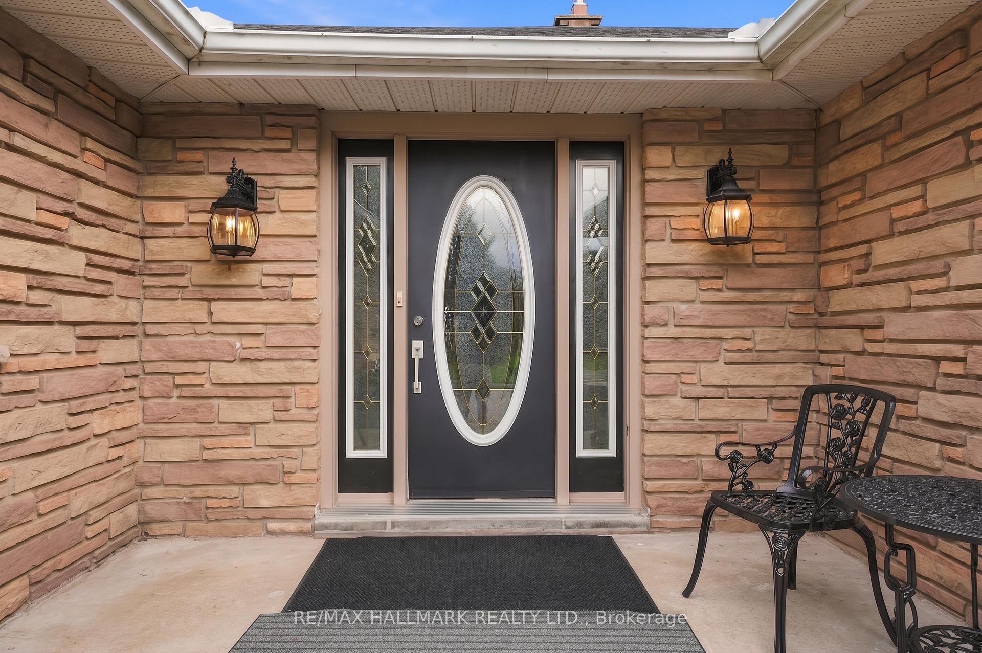 Photo 4 of 166 Hillcrest Drive, East Gwillimbury, Holland Landing — HOMEH