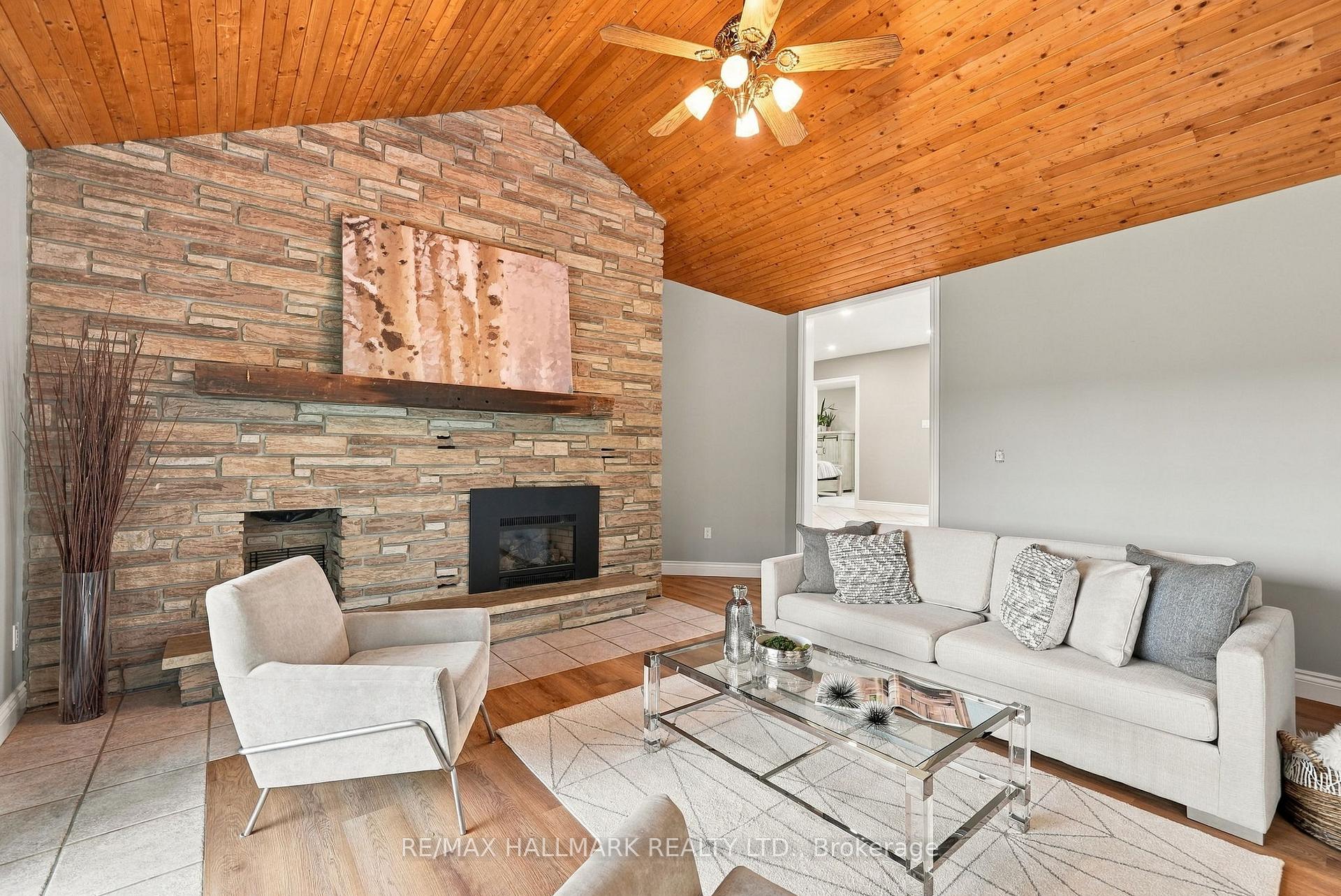 Photo 8 of 166 Hillcrest Drive, East Gwillimbury, Holland Landing — HOMEH