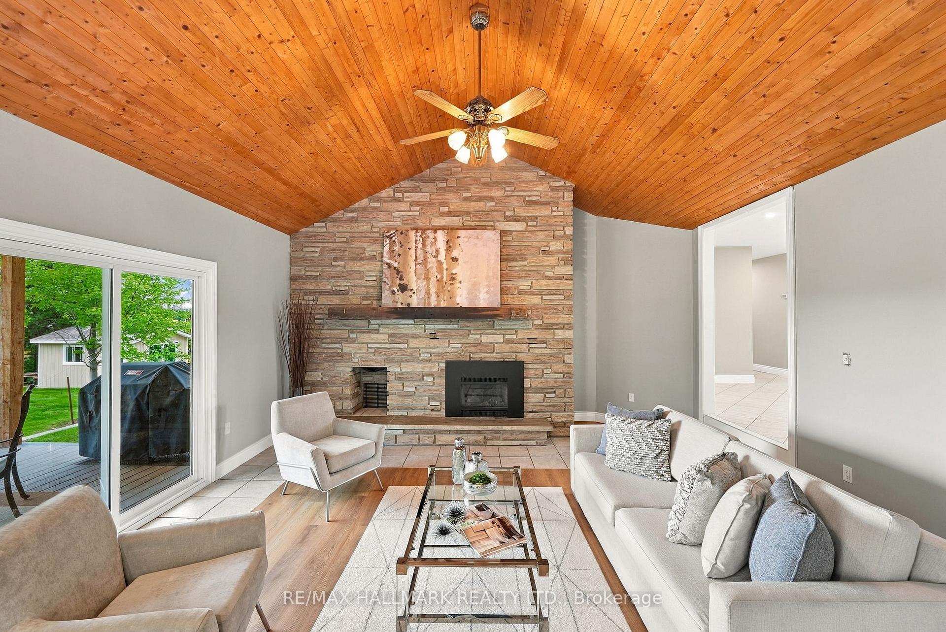 Photo 9 of 166 Hillcrest Drive, East Gwillimbury, Holland Landing — HOMEH