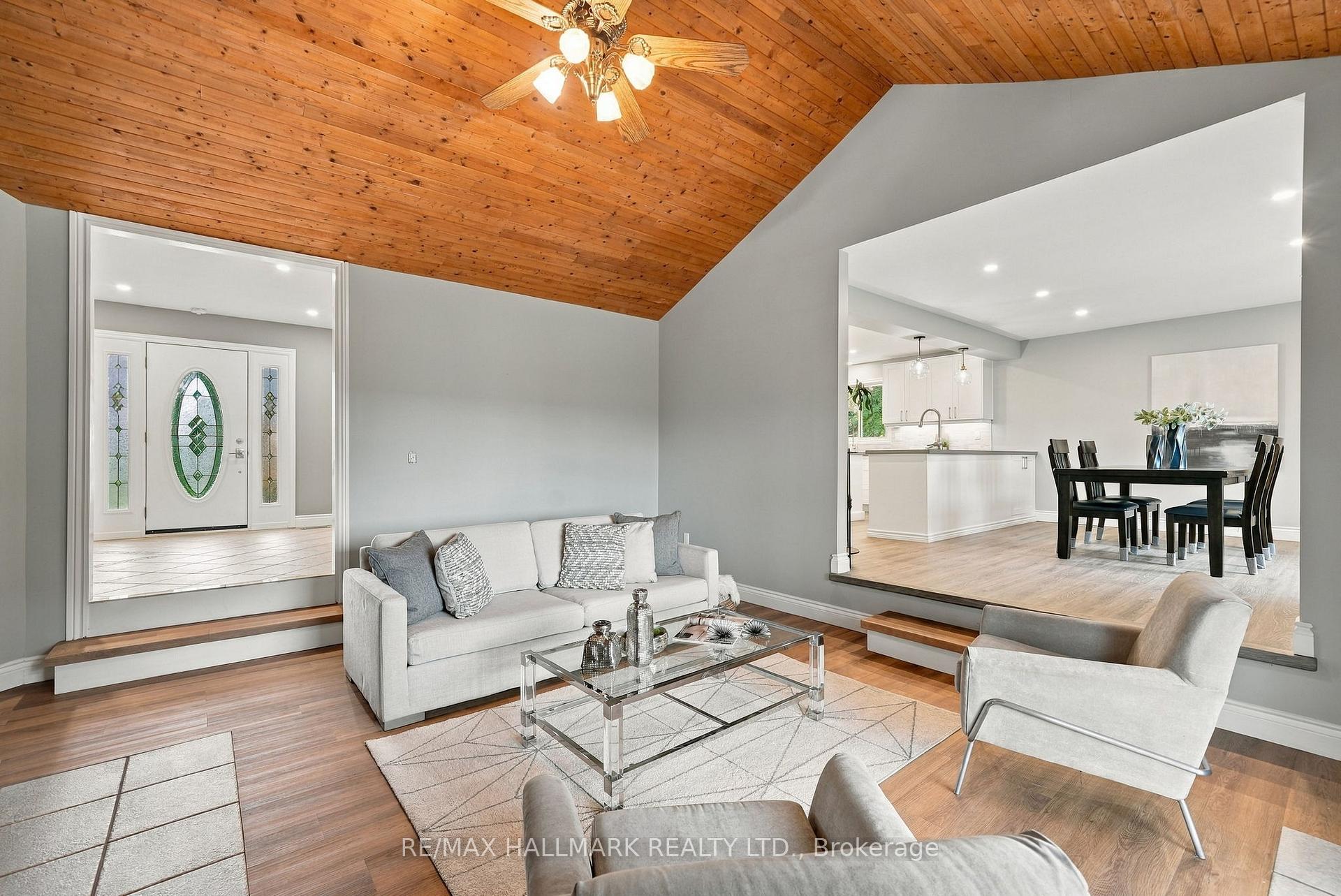 Photo 11 of 166 Hillcrest Drive, East Gwillimbury, Holland Landing — HOMEH