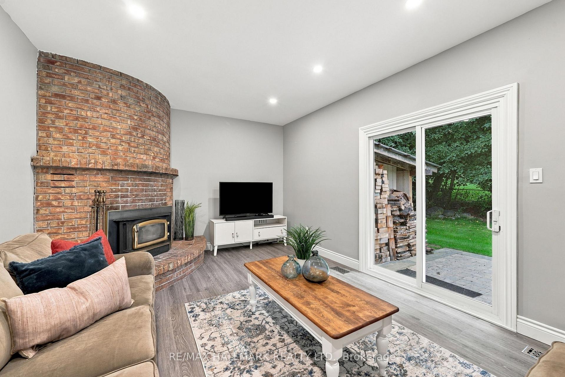 Photo 12 of 166 Hillcrest Drive, East Gwillimbury, Holland Landing — HOMEH