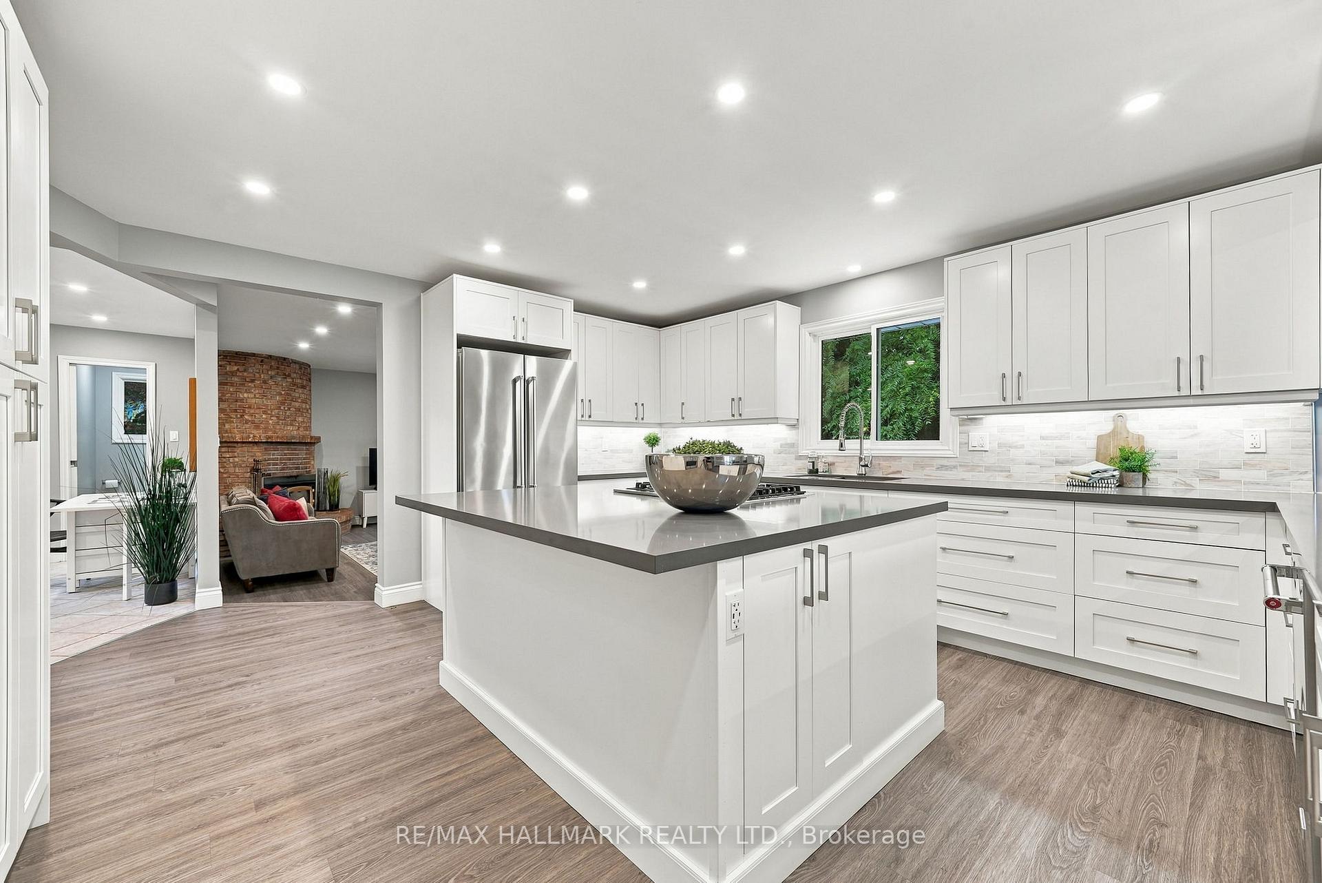Photo 15 of 166 Hillcrest Drive, East Gwillimbury, Holland Landing — HOMEH