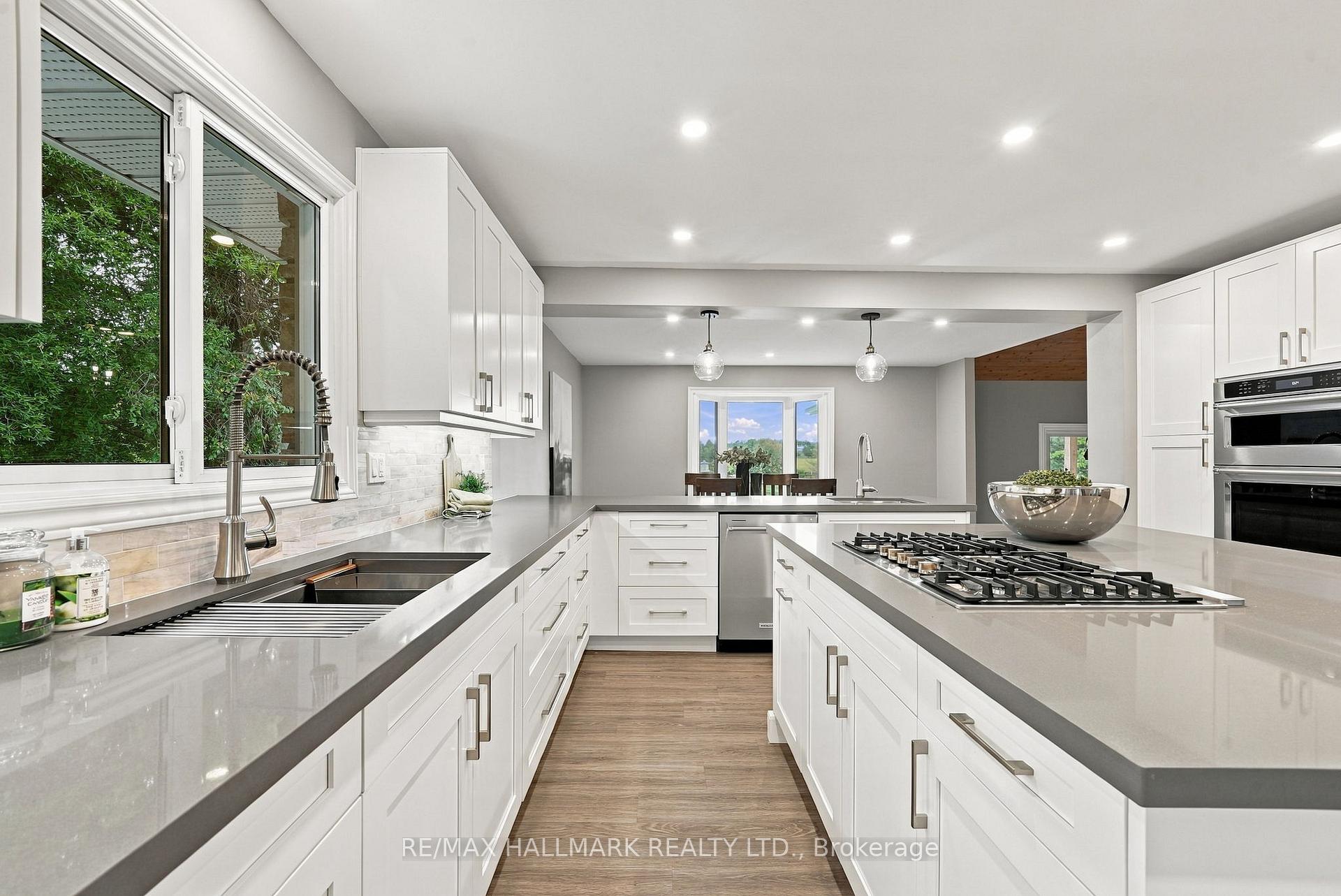 Photo 16 of 166 Hillcrest Drive, East Gwillimbury, Holland Landing — HOMEH