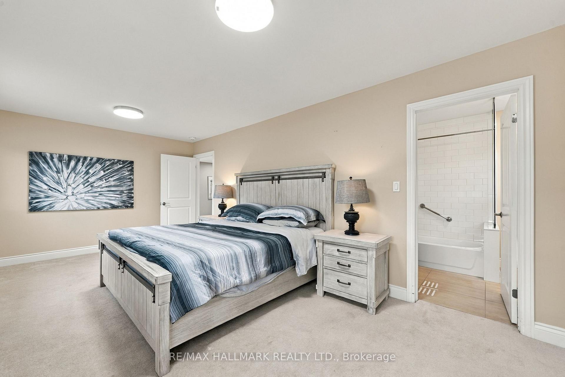 Photo 21 of 166 Hillcrest Drive, East Gwillimbury, Holland Landing — HOMEH