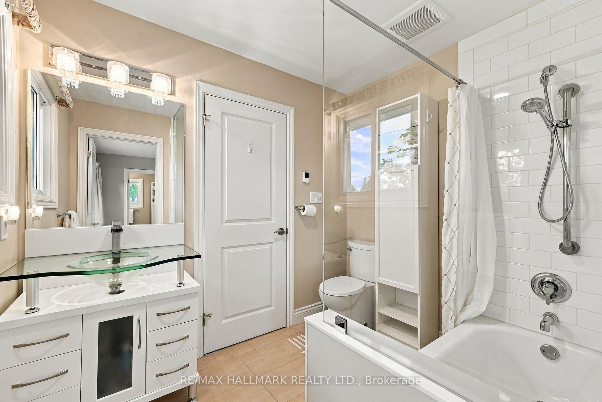 Photo 22 of 166 Hillcrest Drive, East Gwillimbury, Holland Landing — HOMEH