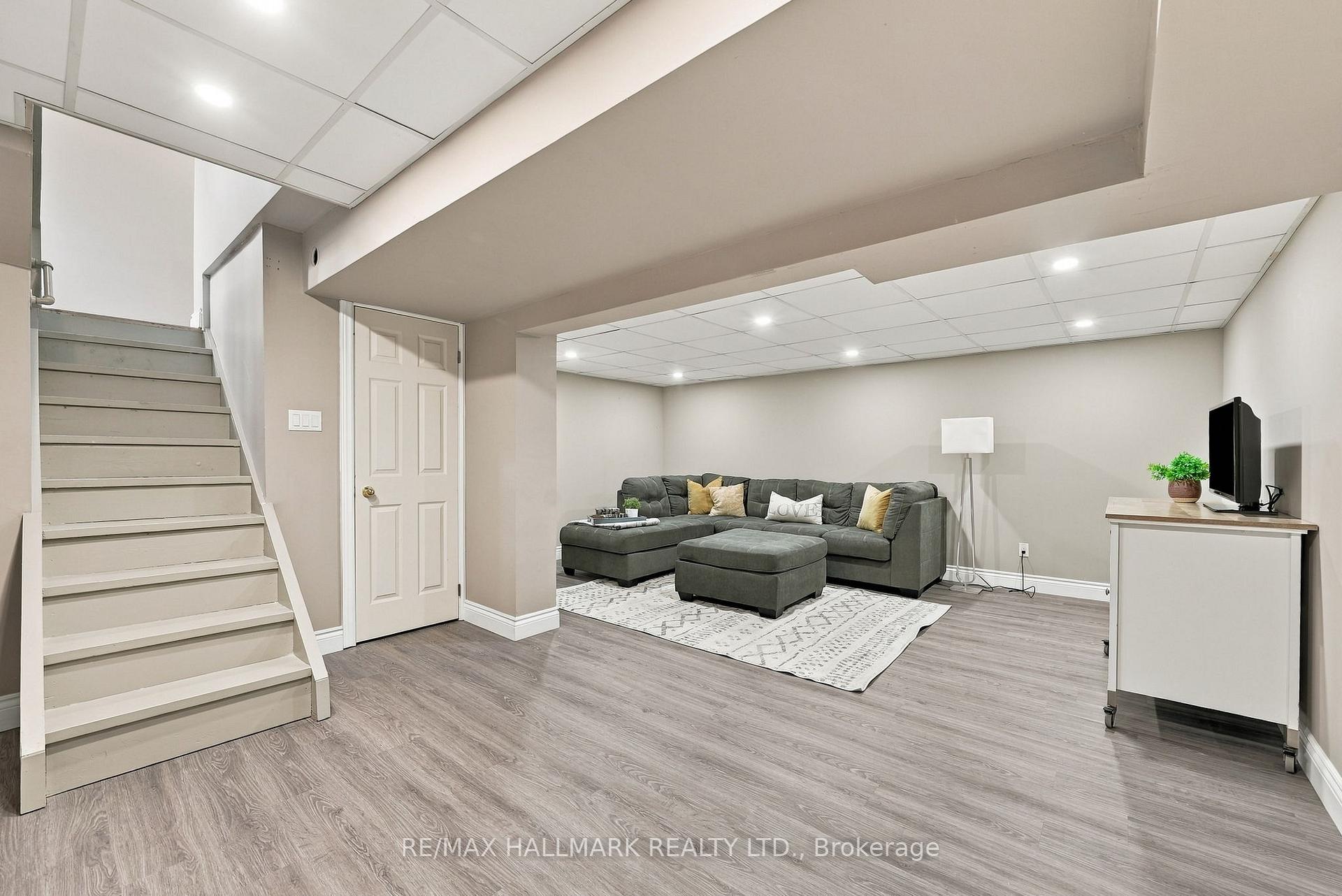 Photo 31 of 166 Hillcrest Drive, East Gwillimbury, Holland Landing — HOMEH